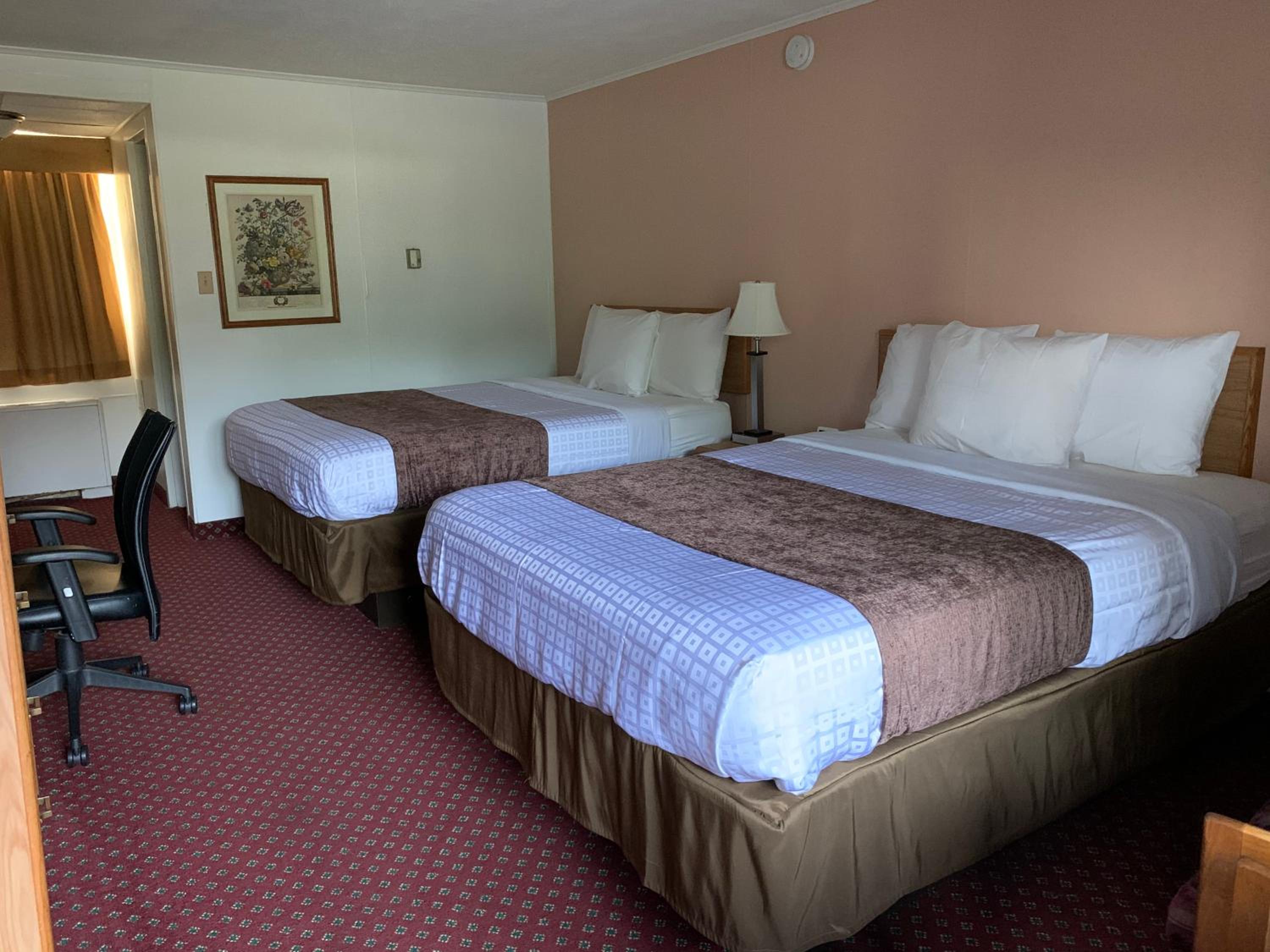 Standard Double Room with Two Double Beds - Smoking - Photo 1