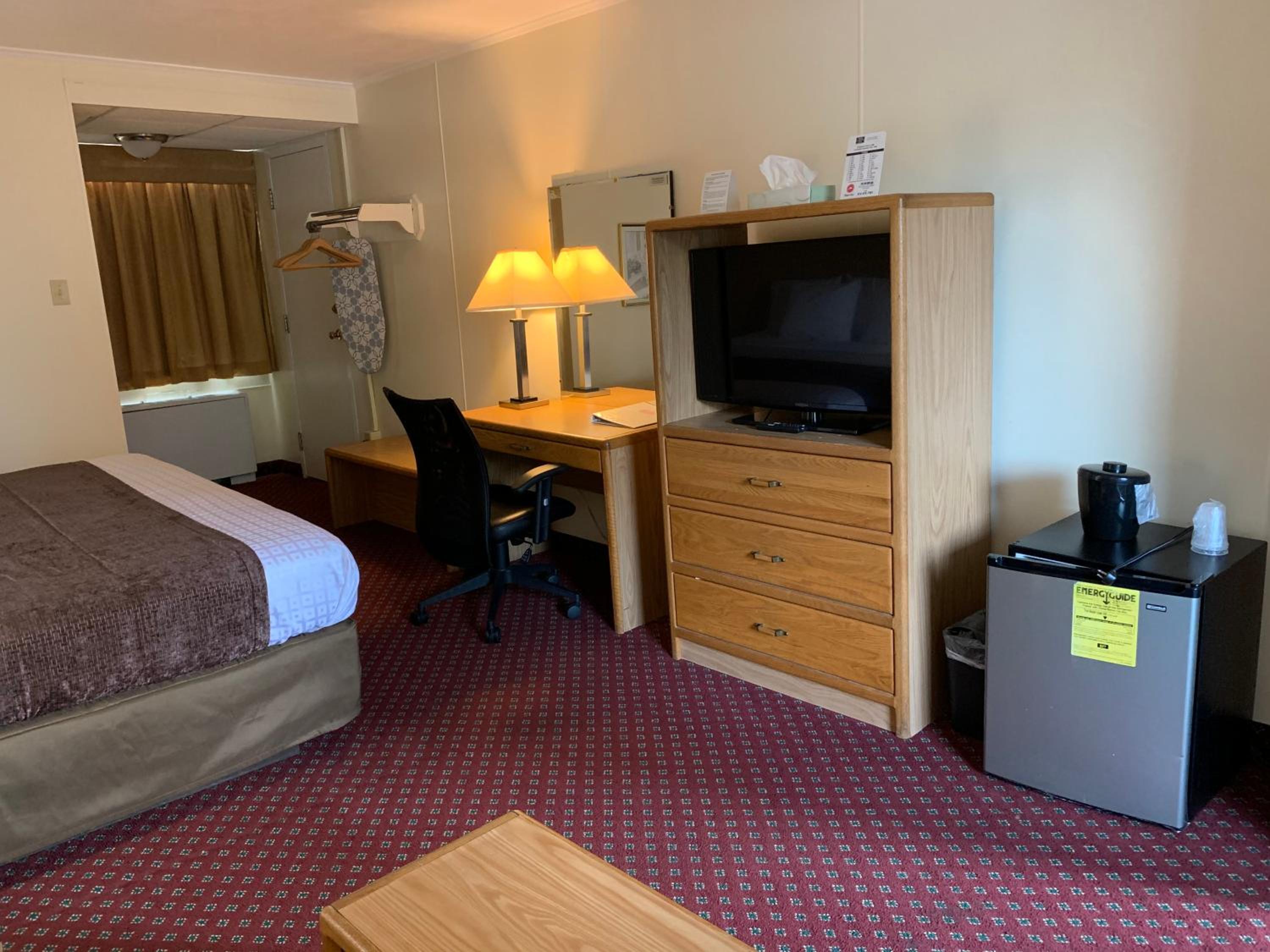 Standard King Room - Non-Smoking  - Photo 2