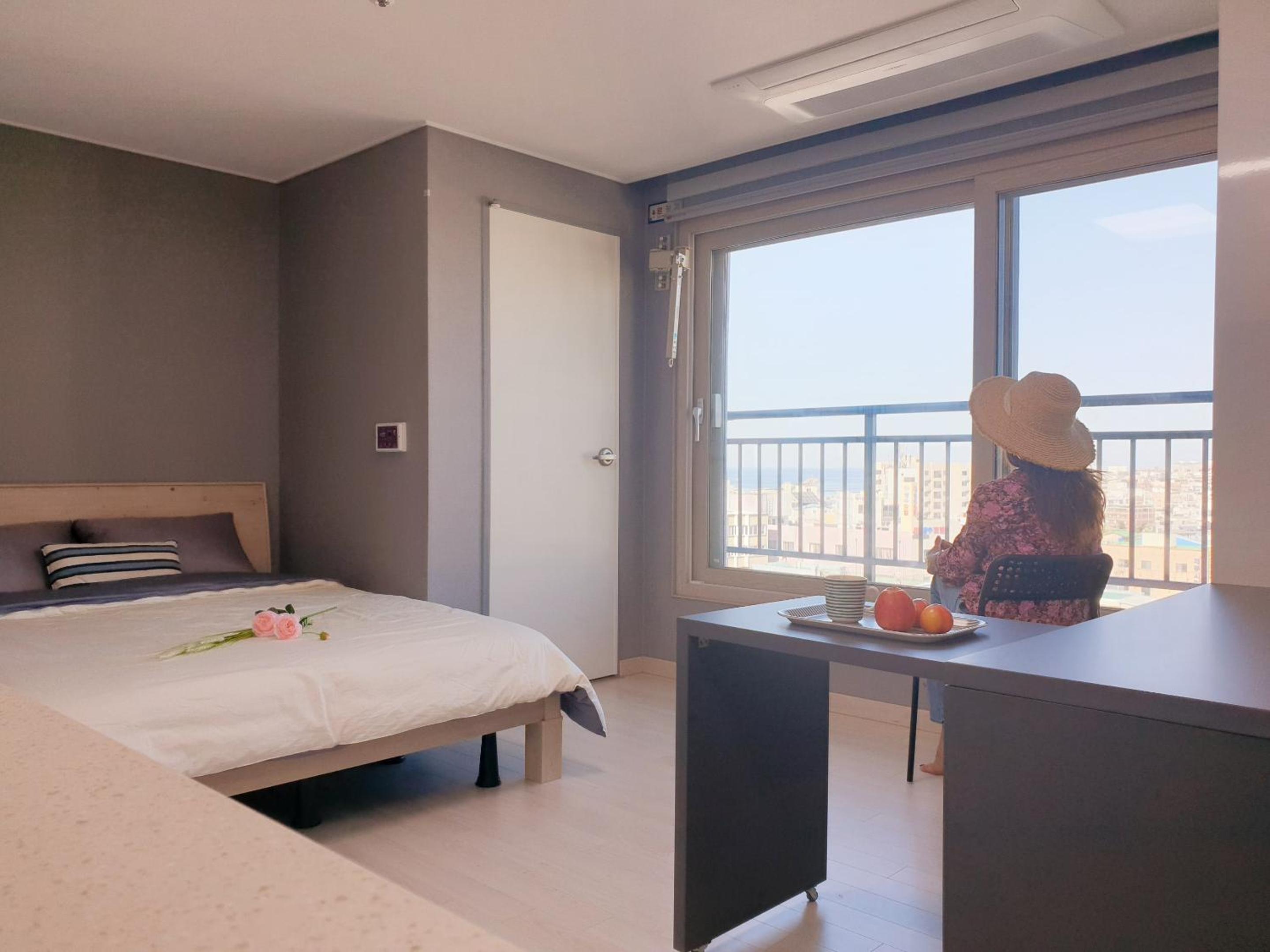 Queen Room with Sea View - Photo 26
