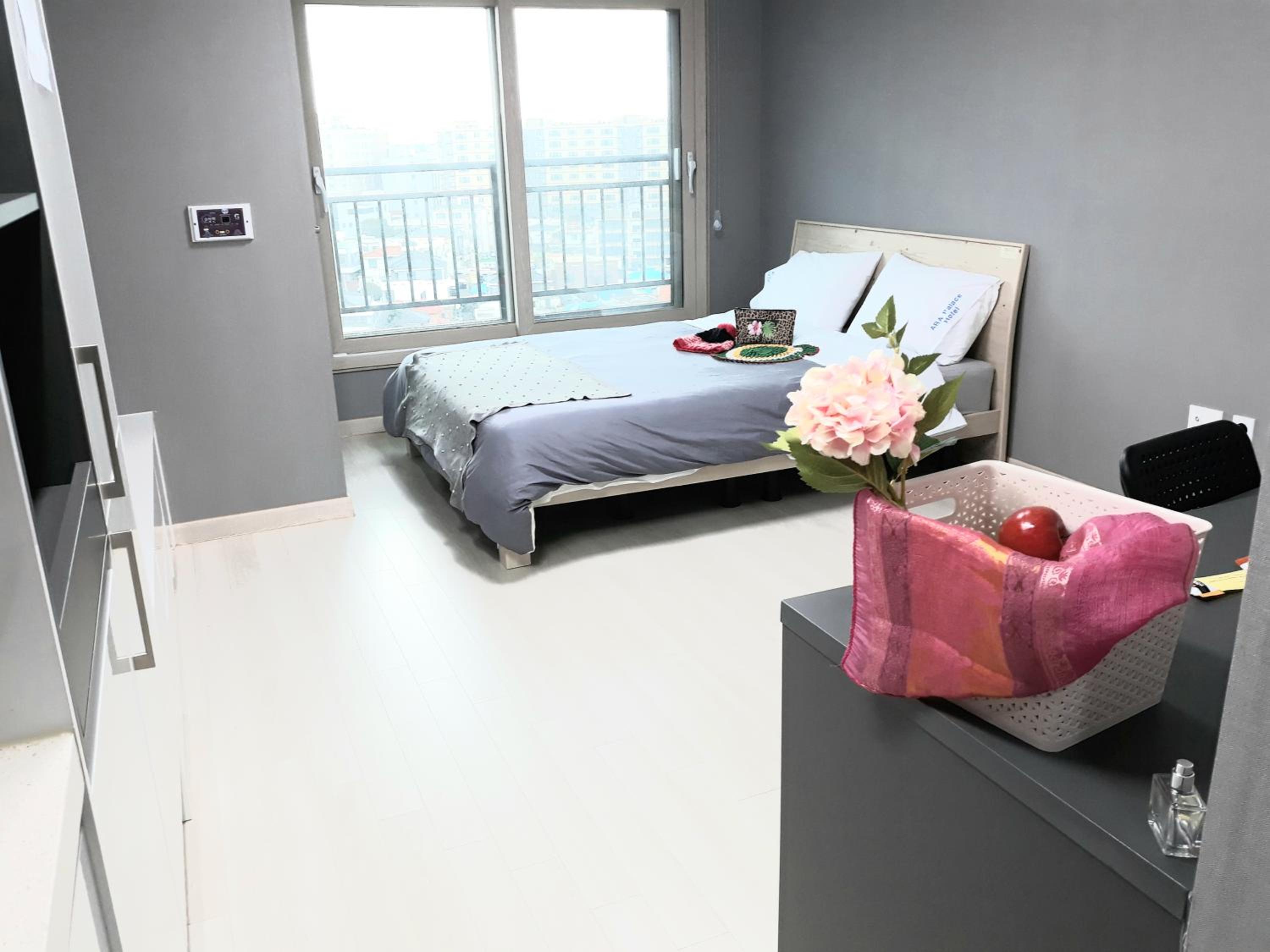 Queen Room with Sea View - Photo 12