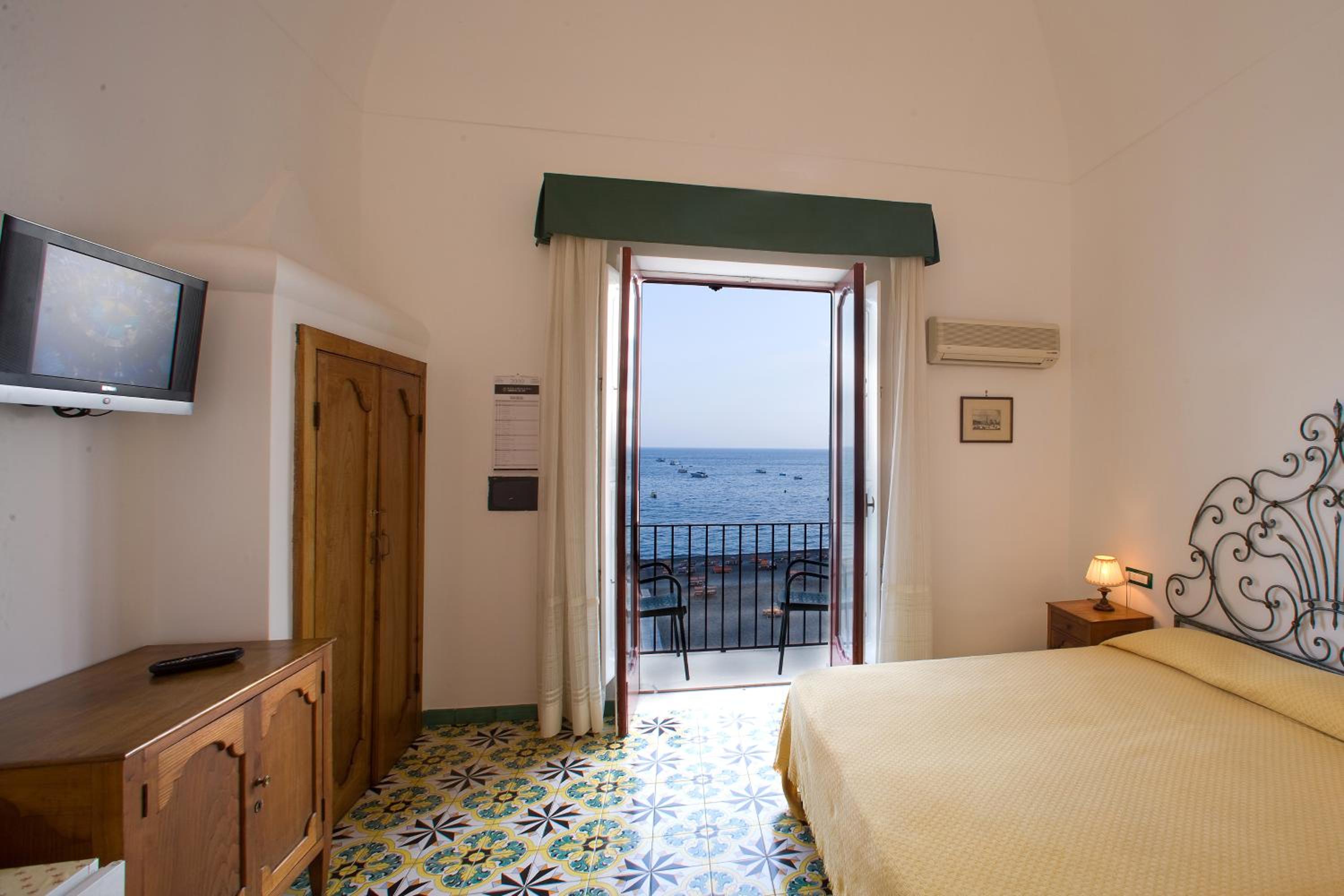 Double Room with Sea View - Photo 2