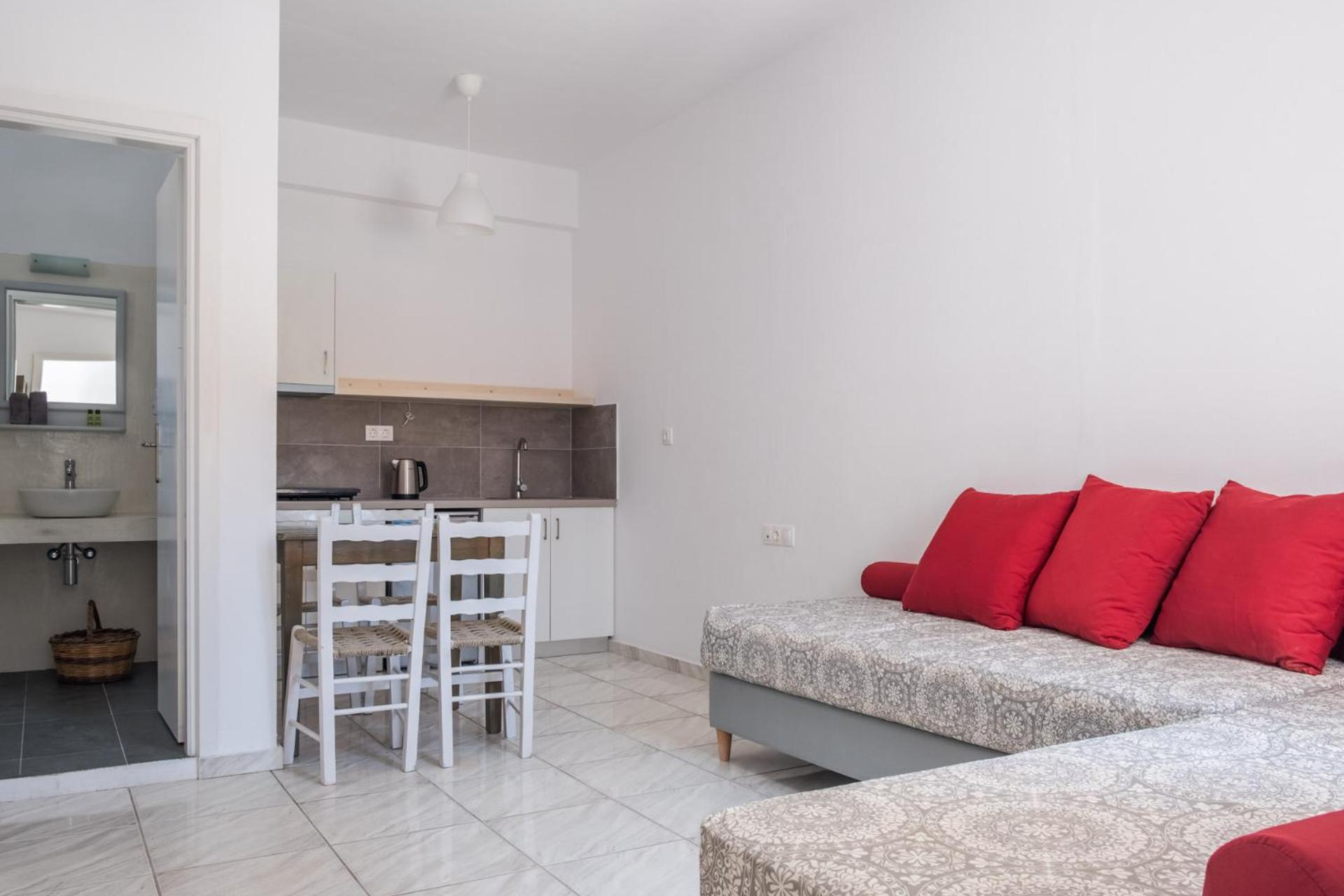 Apartment (4 Adults) photo 2
