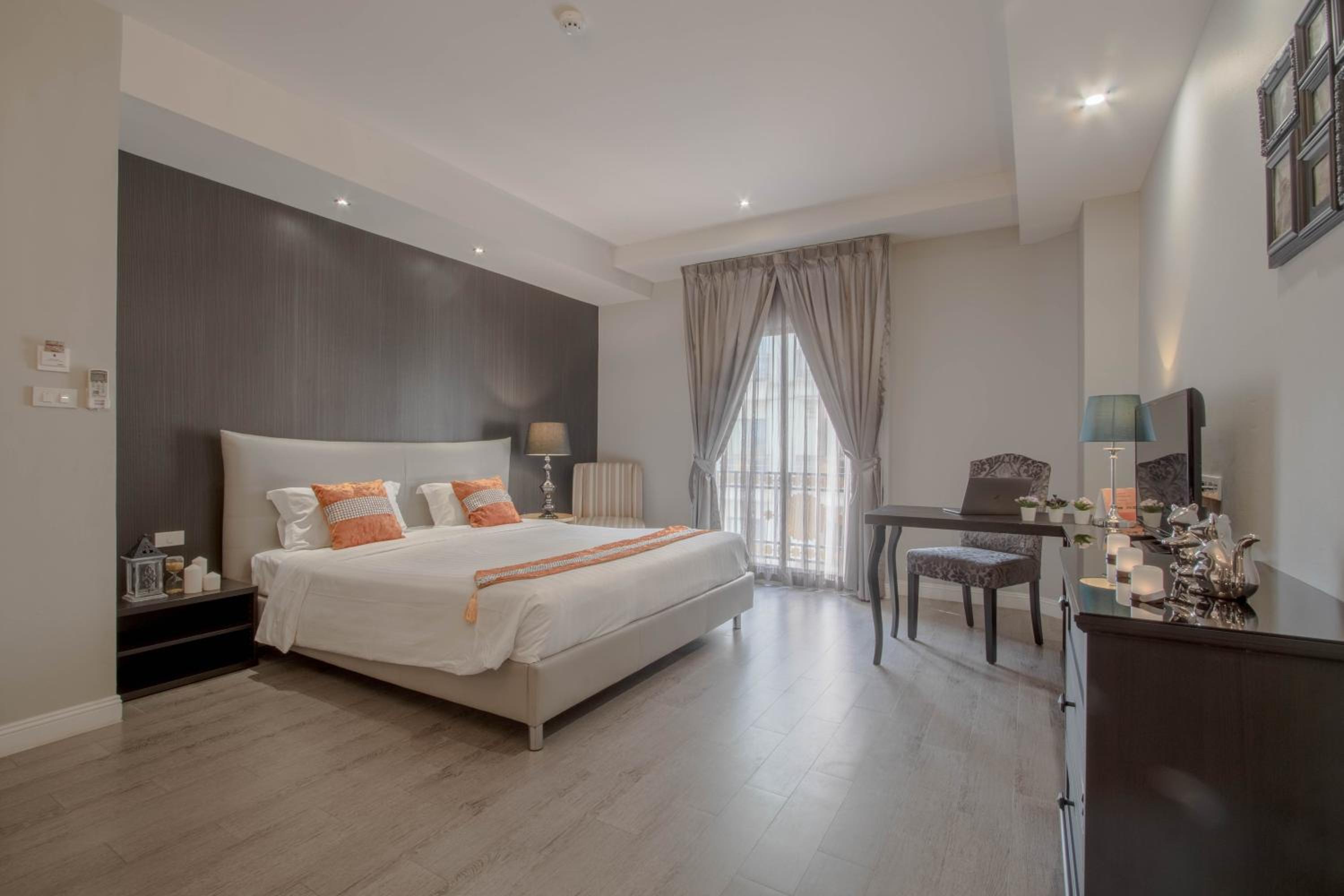 Luxury King Room photo 2