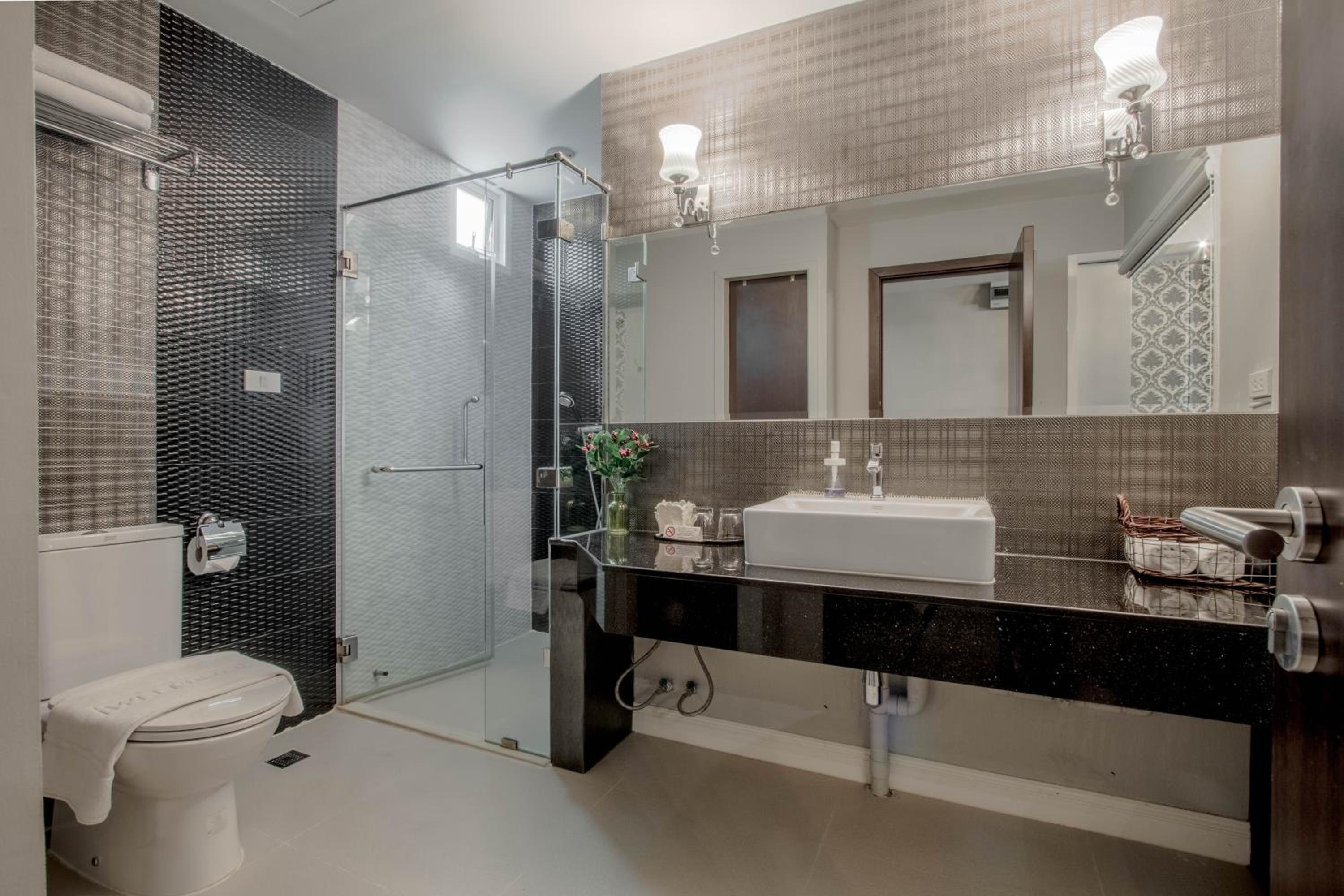 Luxury King Room photo 2