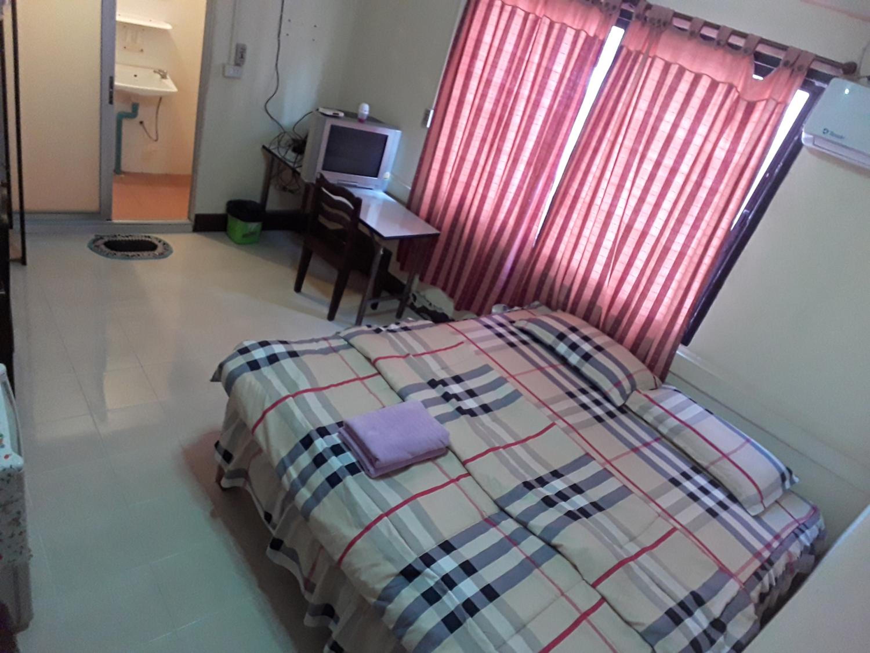 Small Double Room thumbnail 5