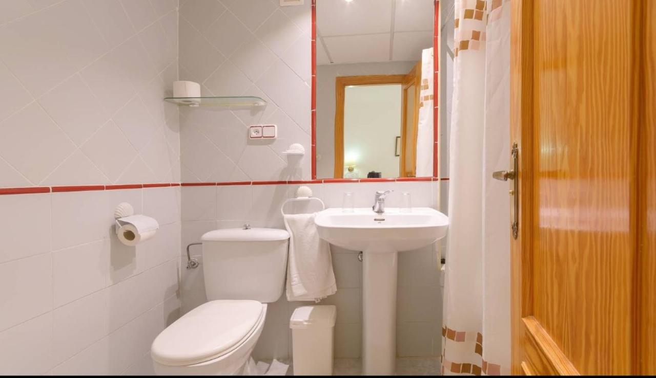 Double Room - Photo 9