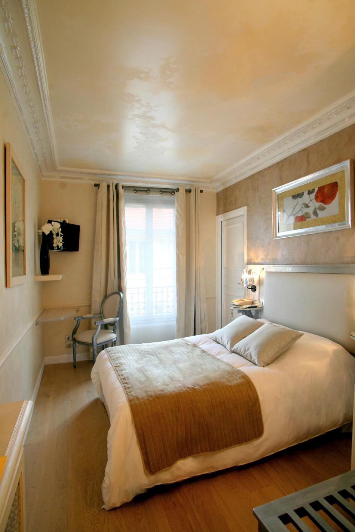 Classic Double Room thumbnail 5