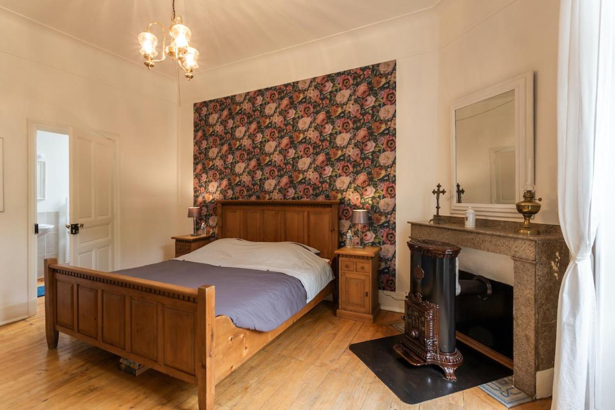 King Suite with Balcony - Photo 7