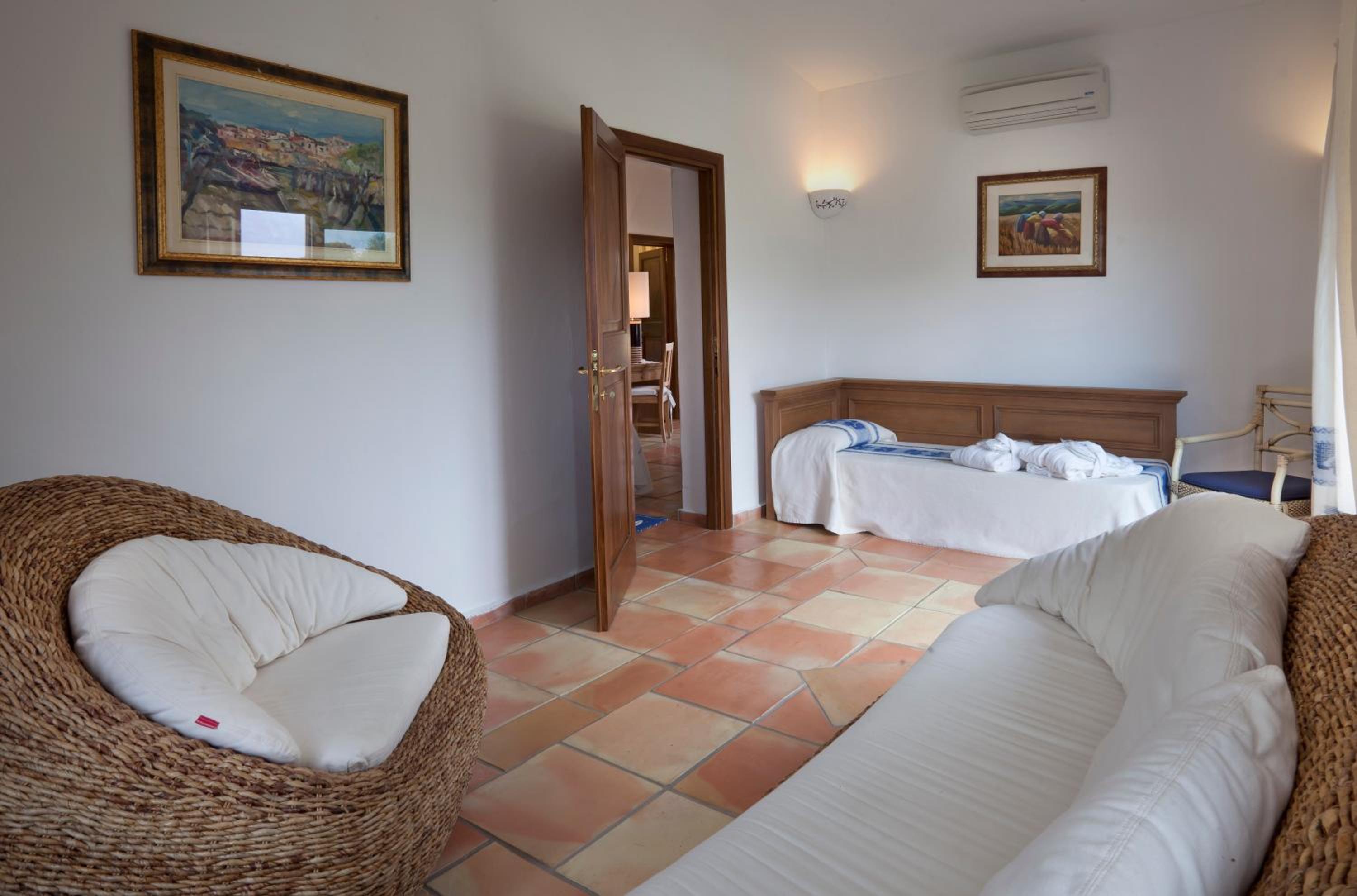 One-Bedroom Suite - Photo 5