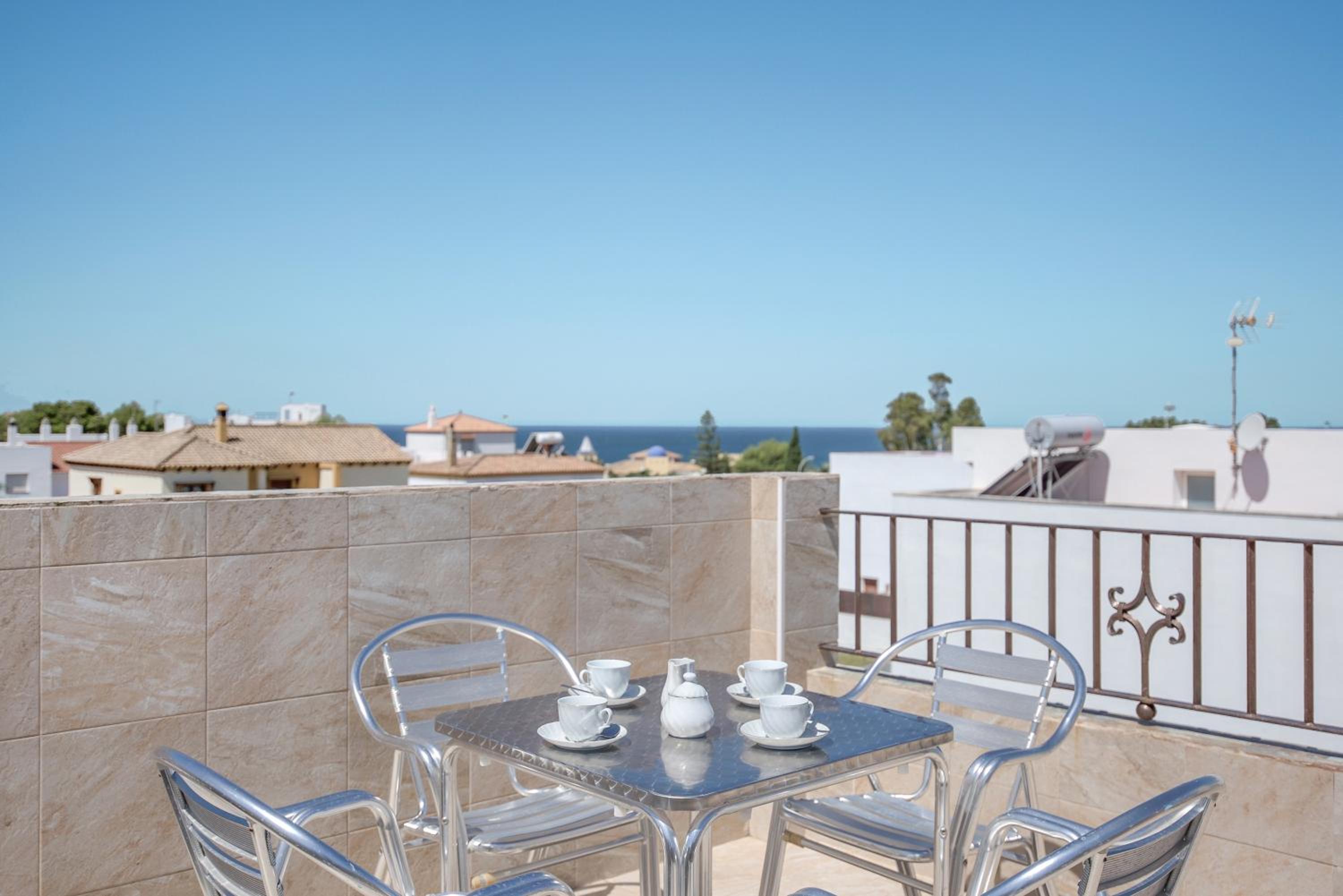 Two-Bedroom Deluxe Apartment with Ocean View photo 2