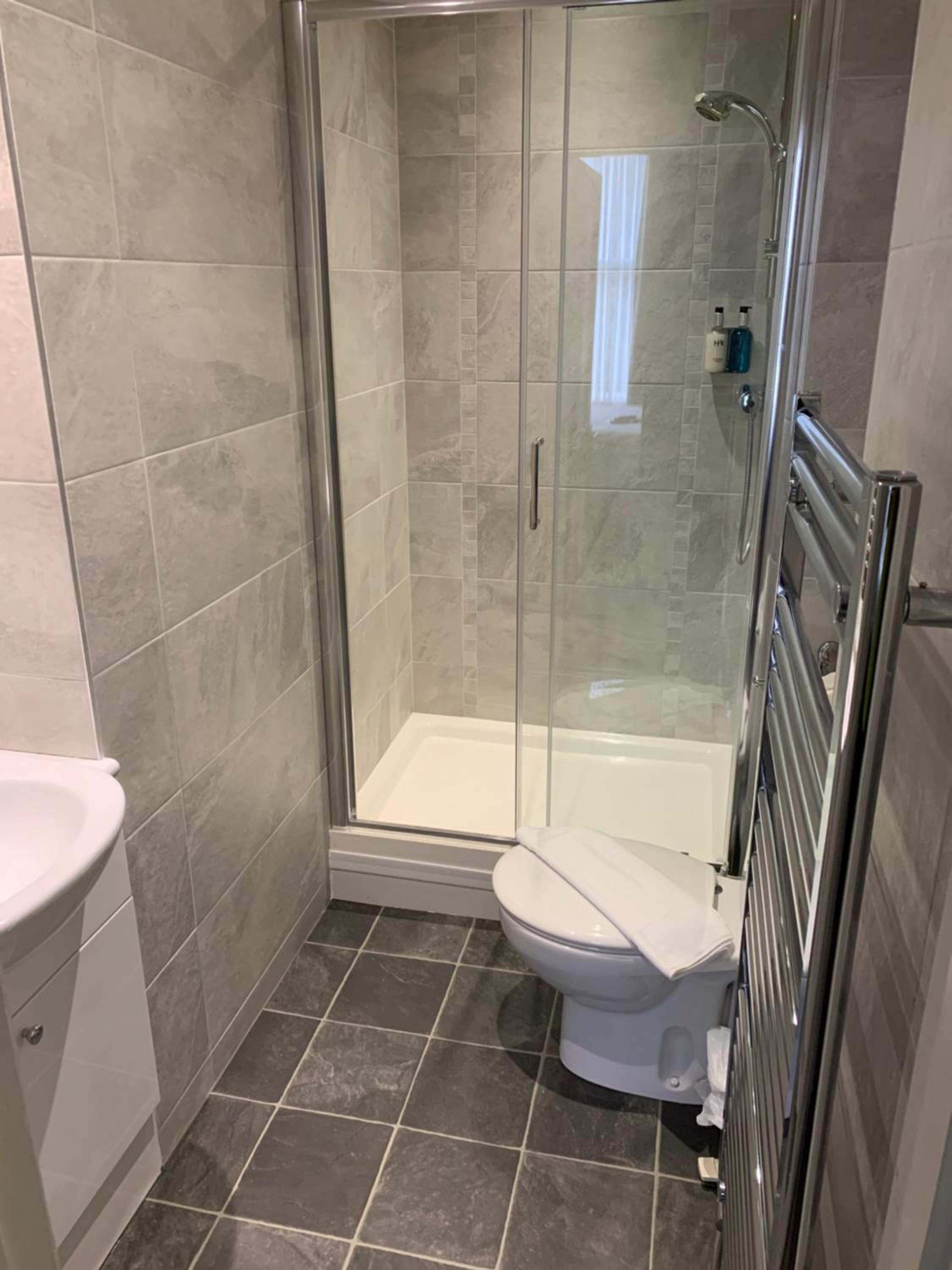 Standard Double Room - Photo 8