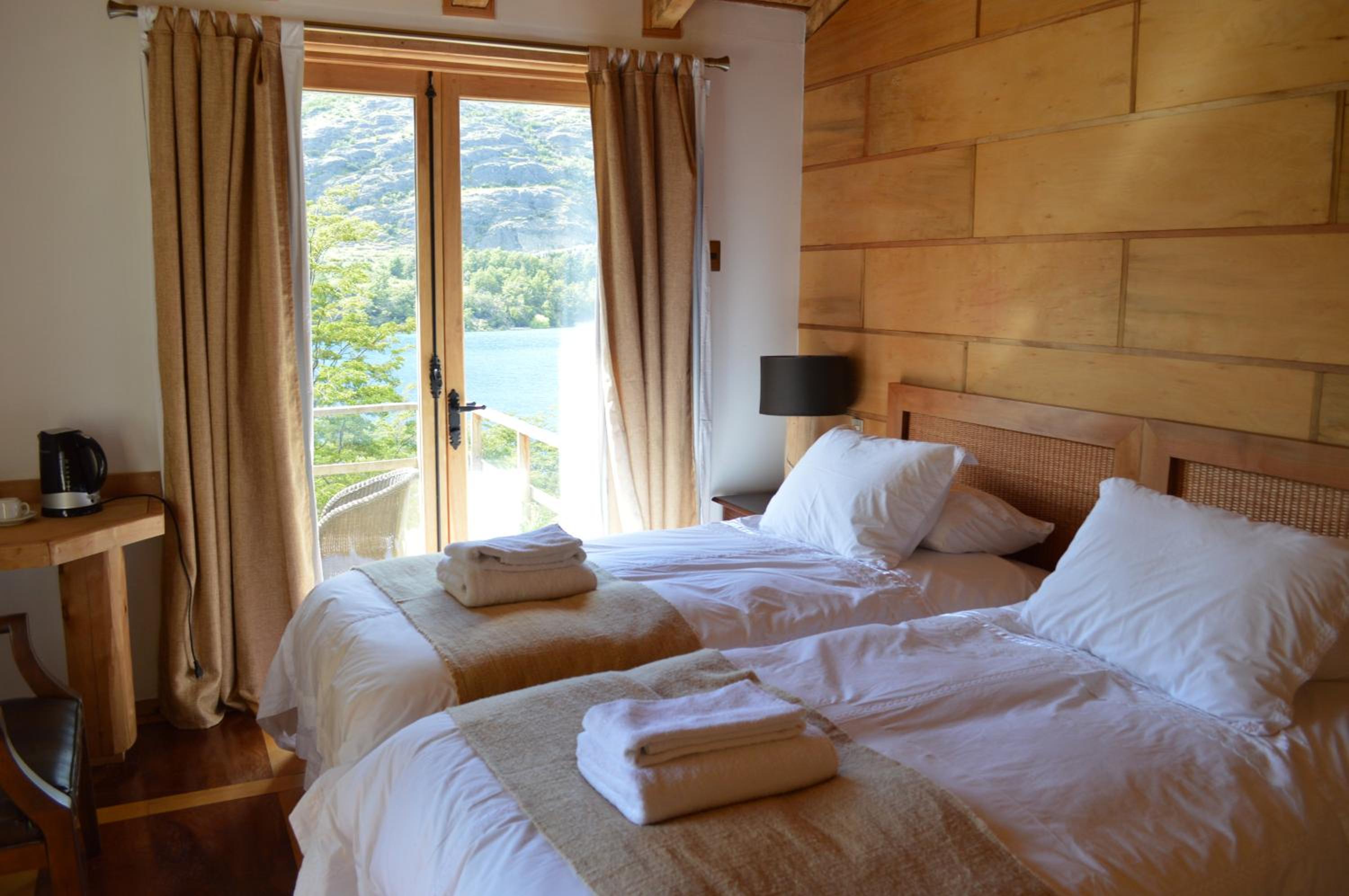 Twin Room with Lake View photo 3