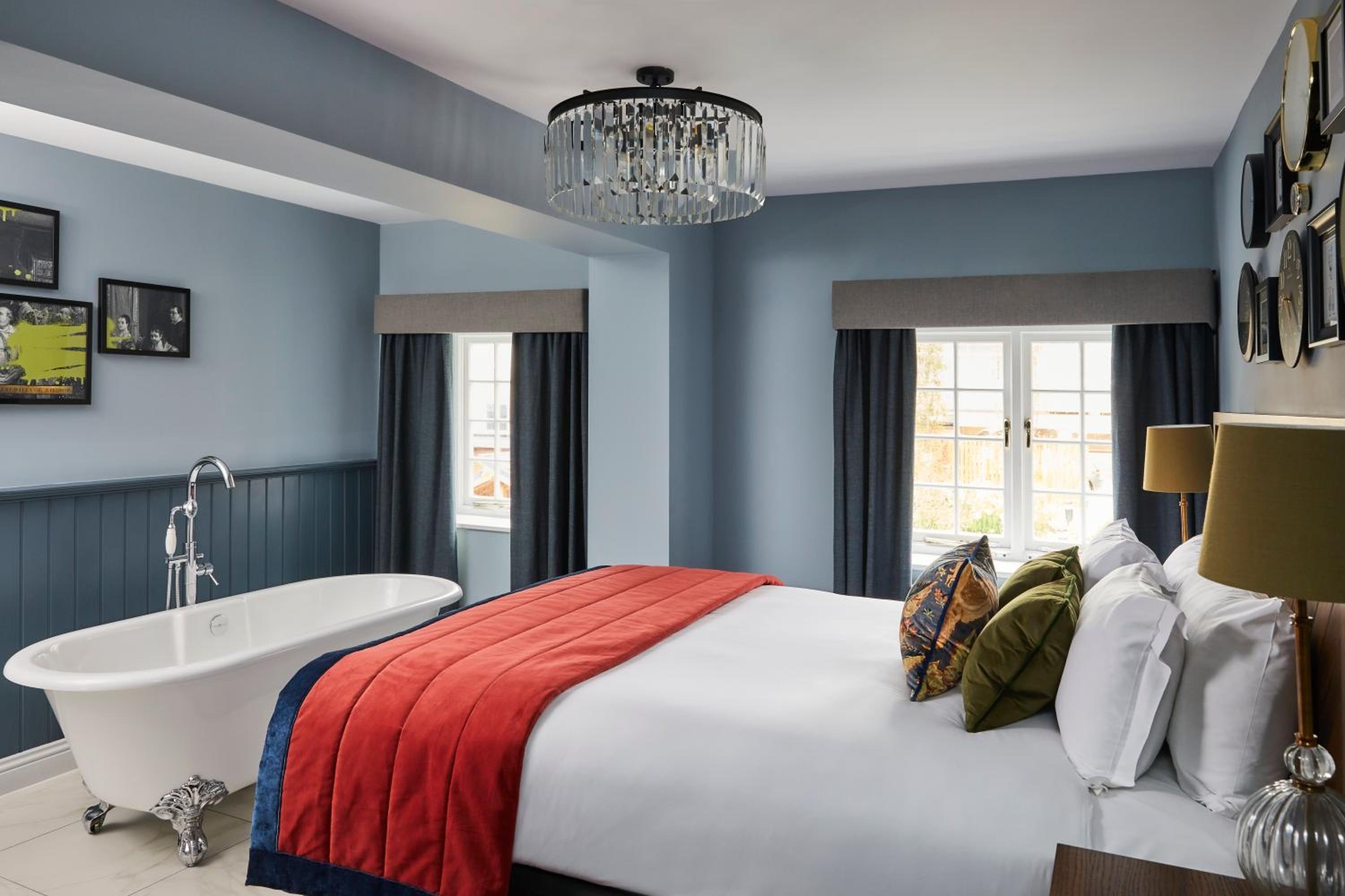 One-Bedroom King Suite - Photo 2