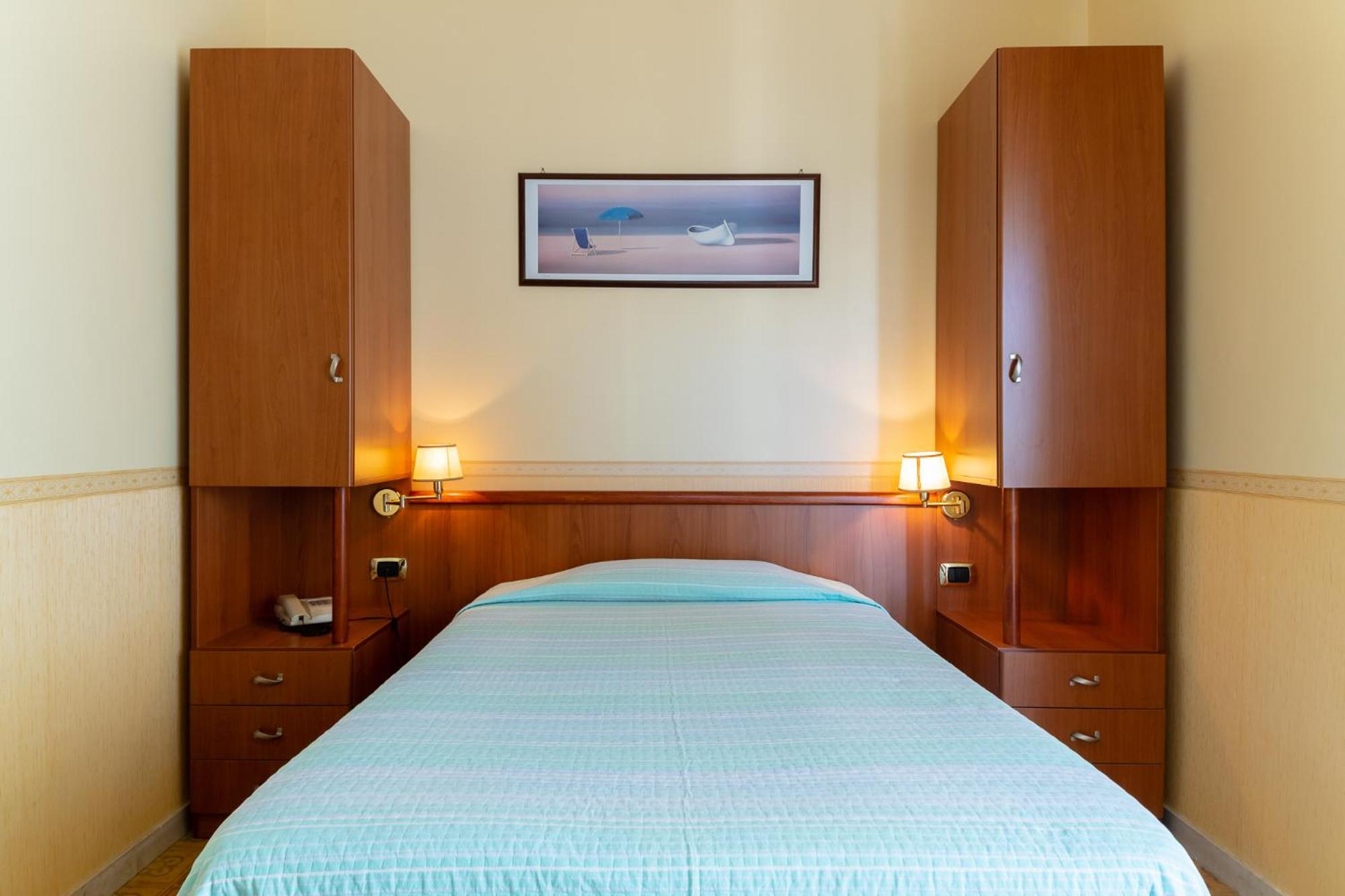 Single Room photo 1