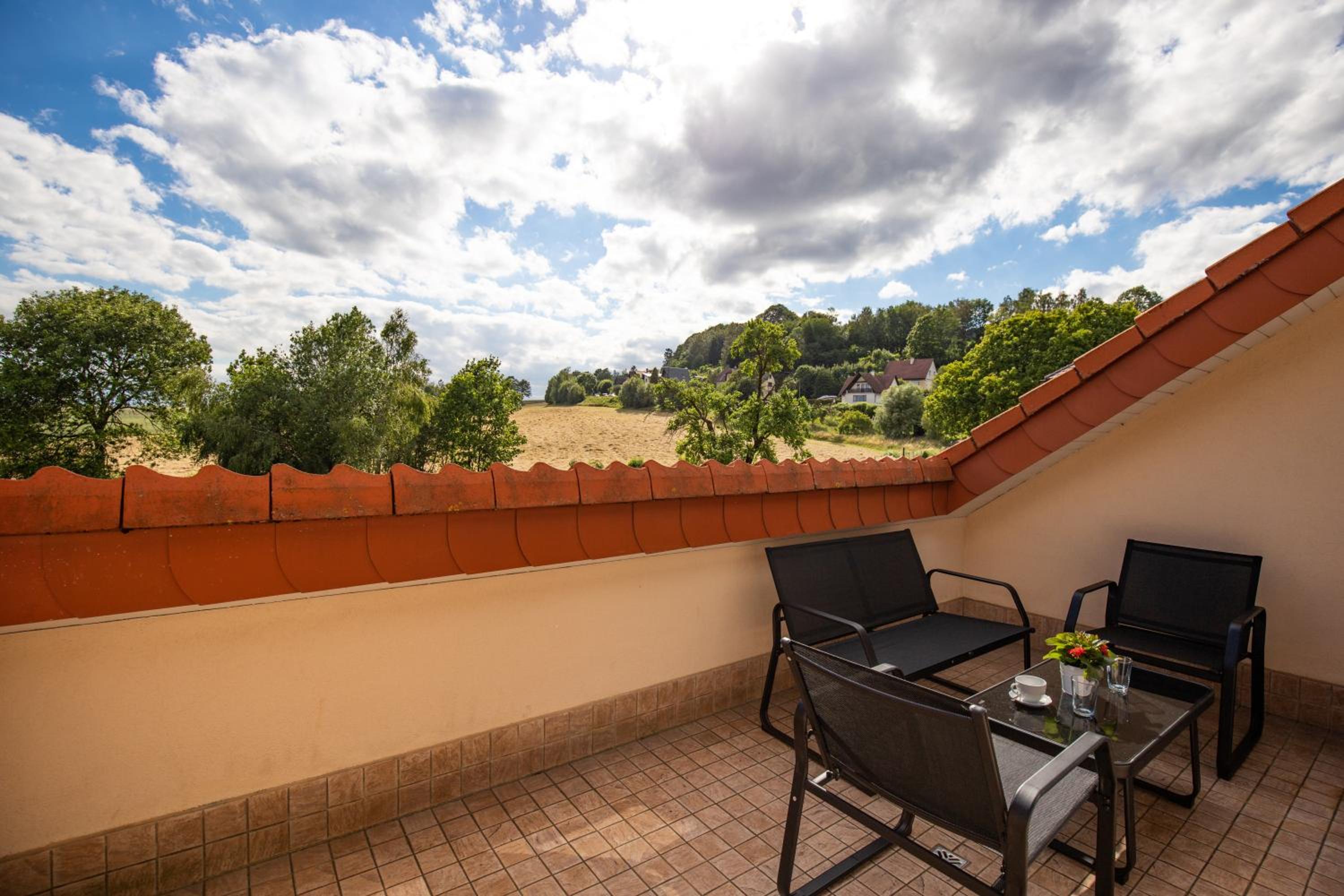 Family Room with Balcony photo 3