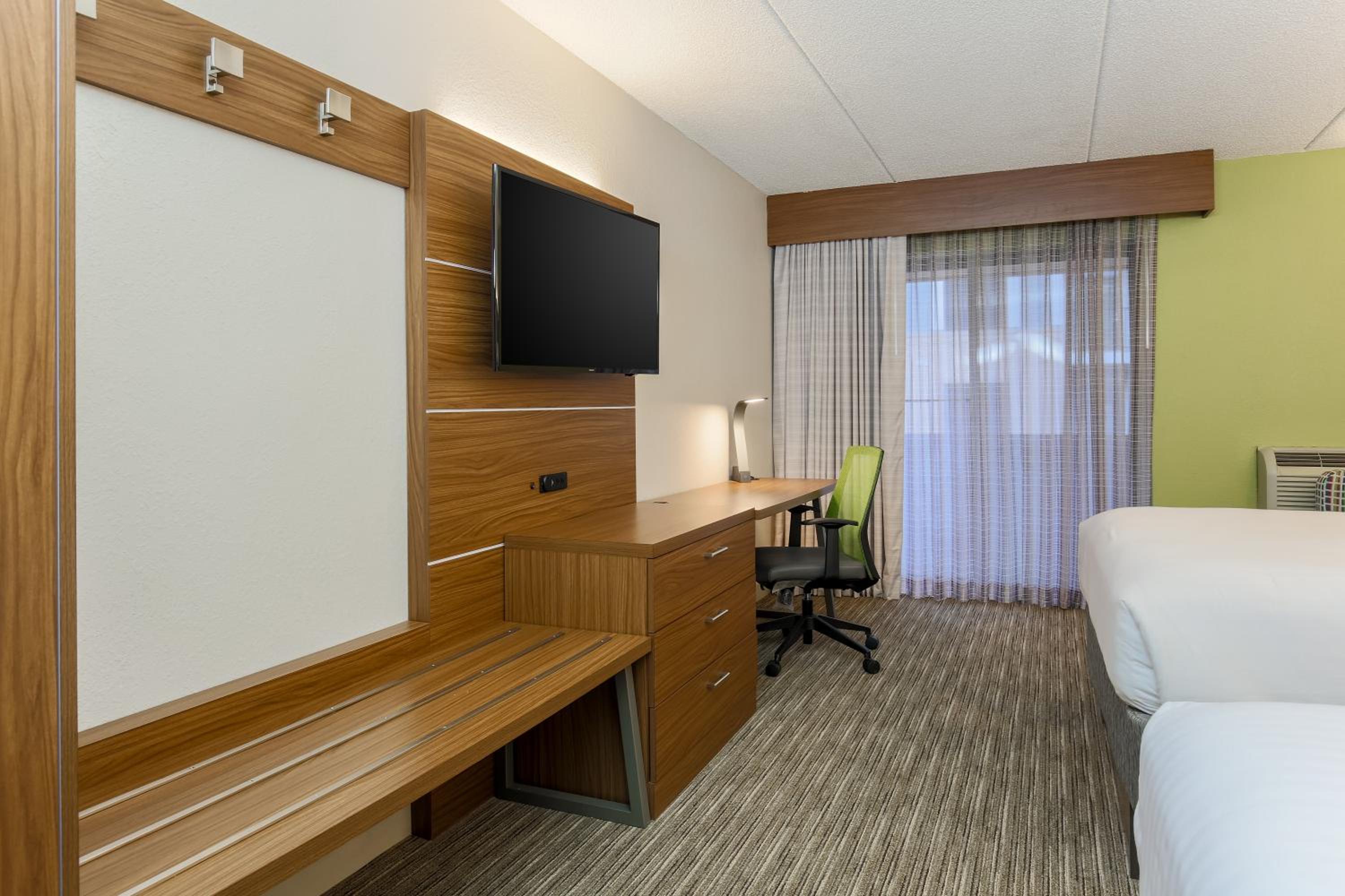 Standard Room with Two Queen Beds - Photo 1