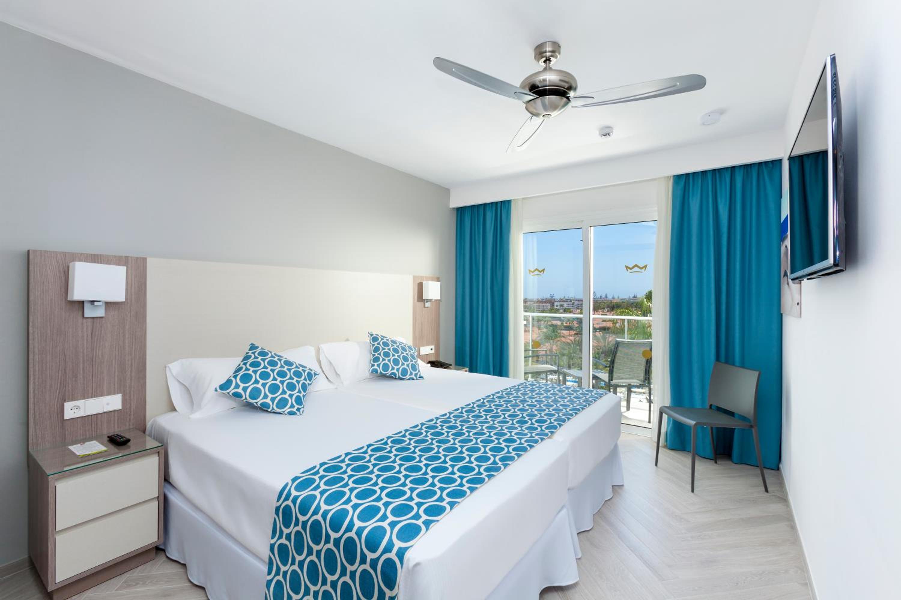 Habitación Familiar con Vista al Jardín