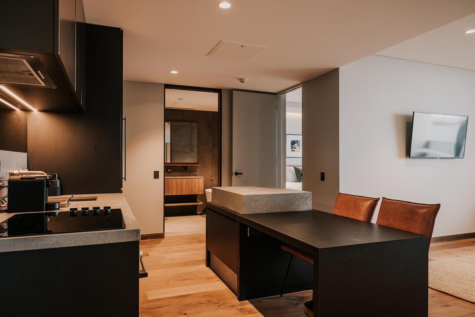 One-Bedroom Apartment with Lake View - Photo 2