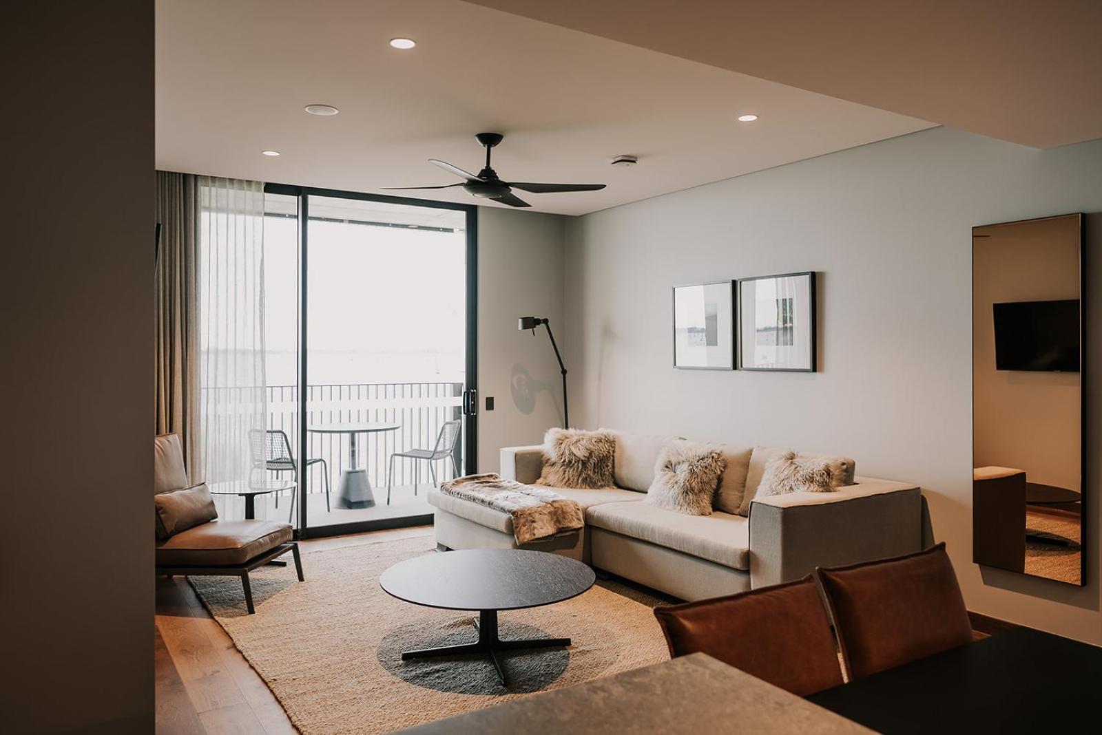 One-Bedroom Apartment with Lake View - Photo 1