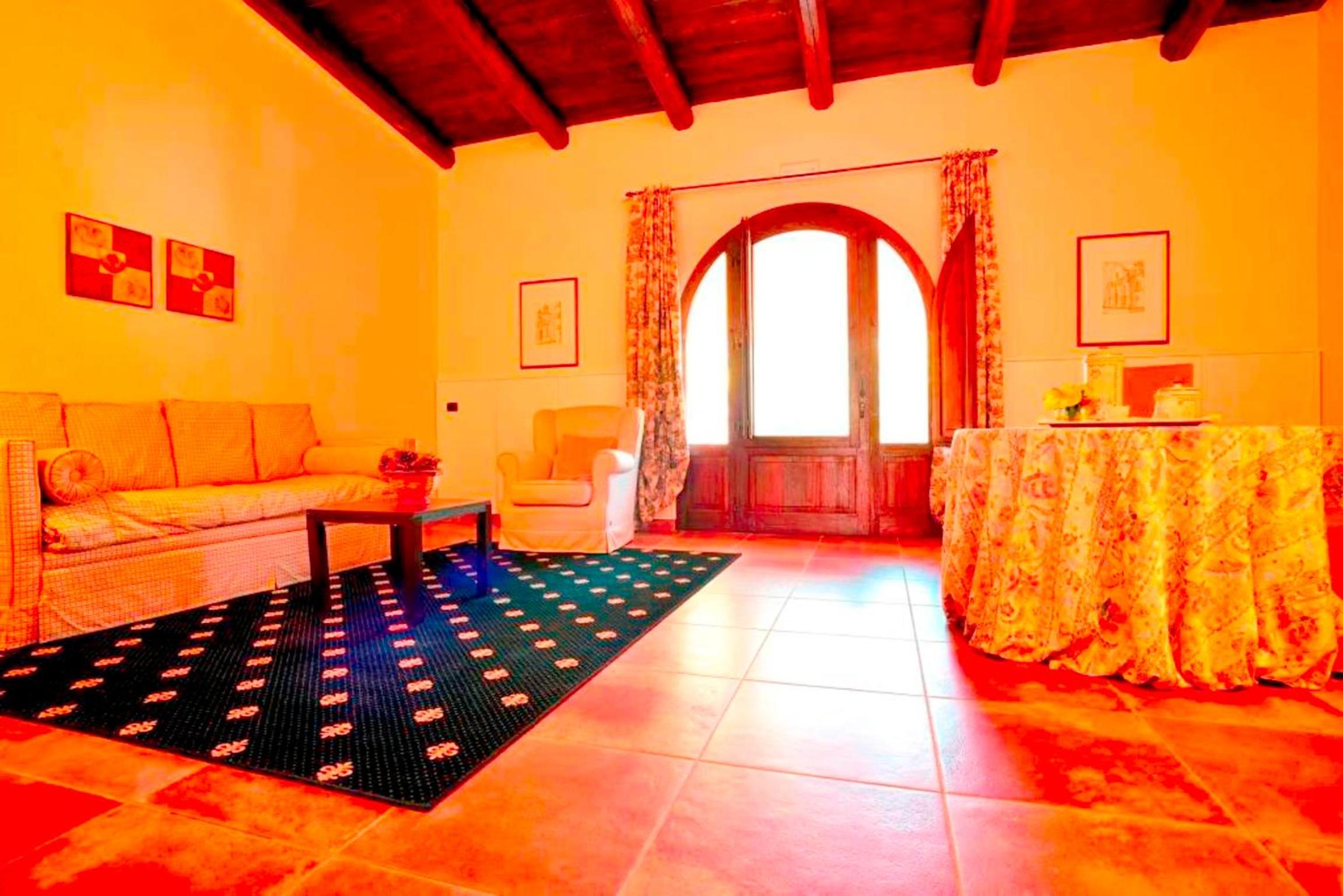 Suite - Photo 3