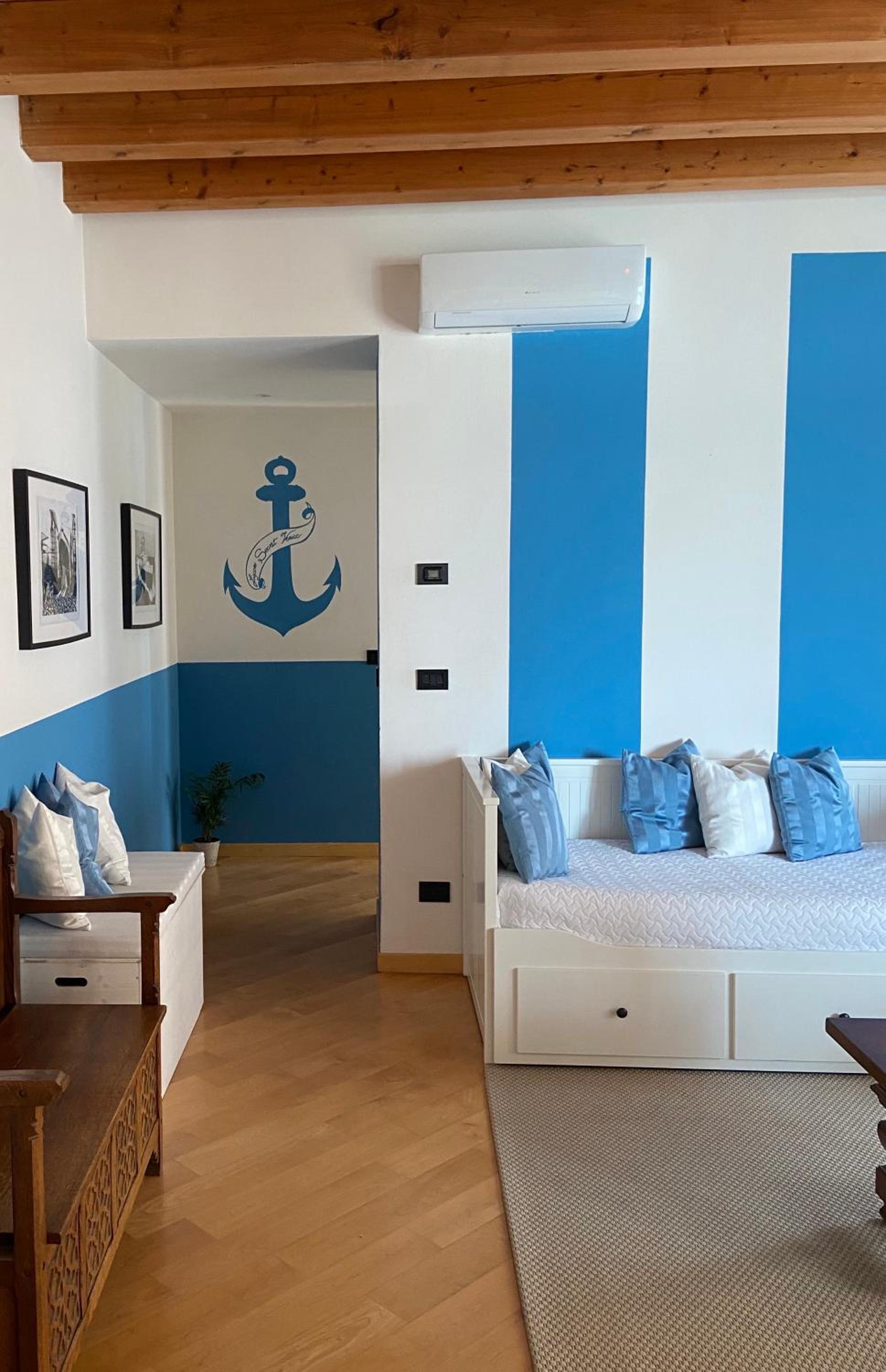 One-Bedroom Apartment photo 1