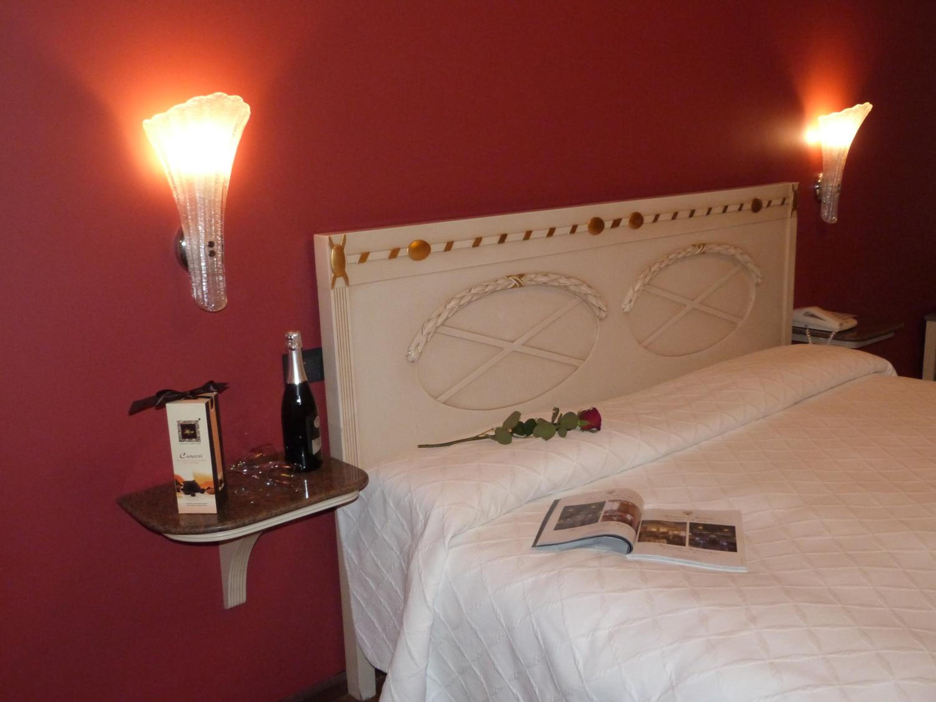 Superior Double or Twin Room with Lake View - Photo 11