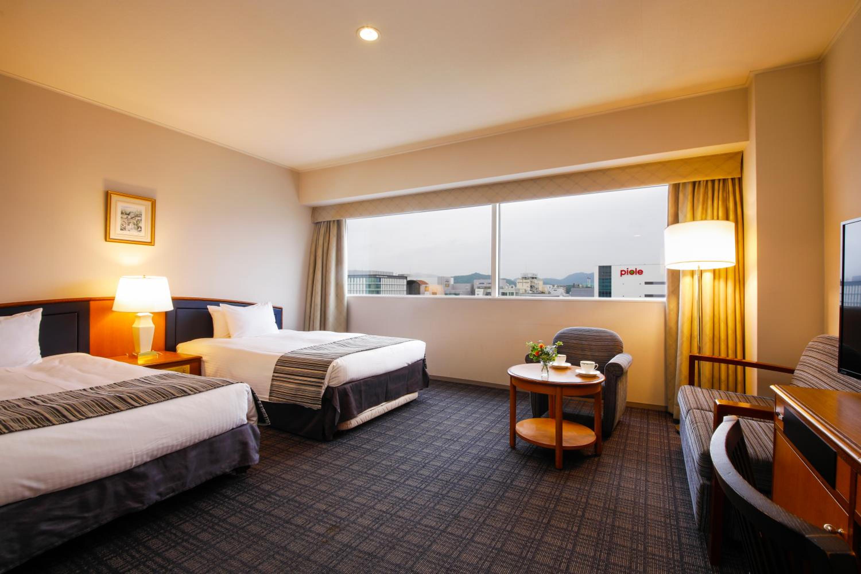 Large Twin Room - Photo 1