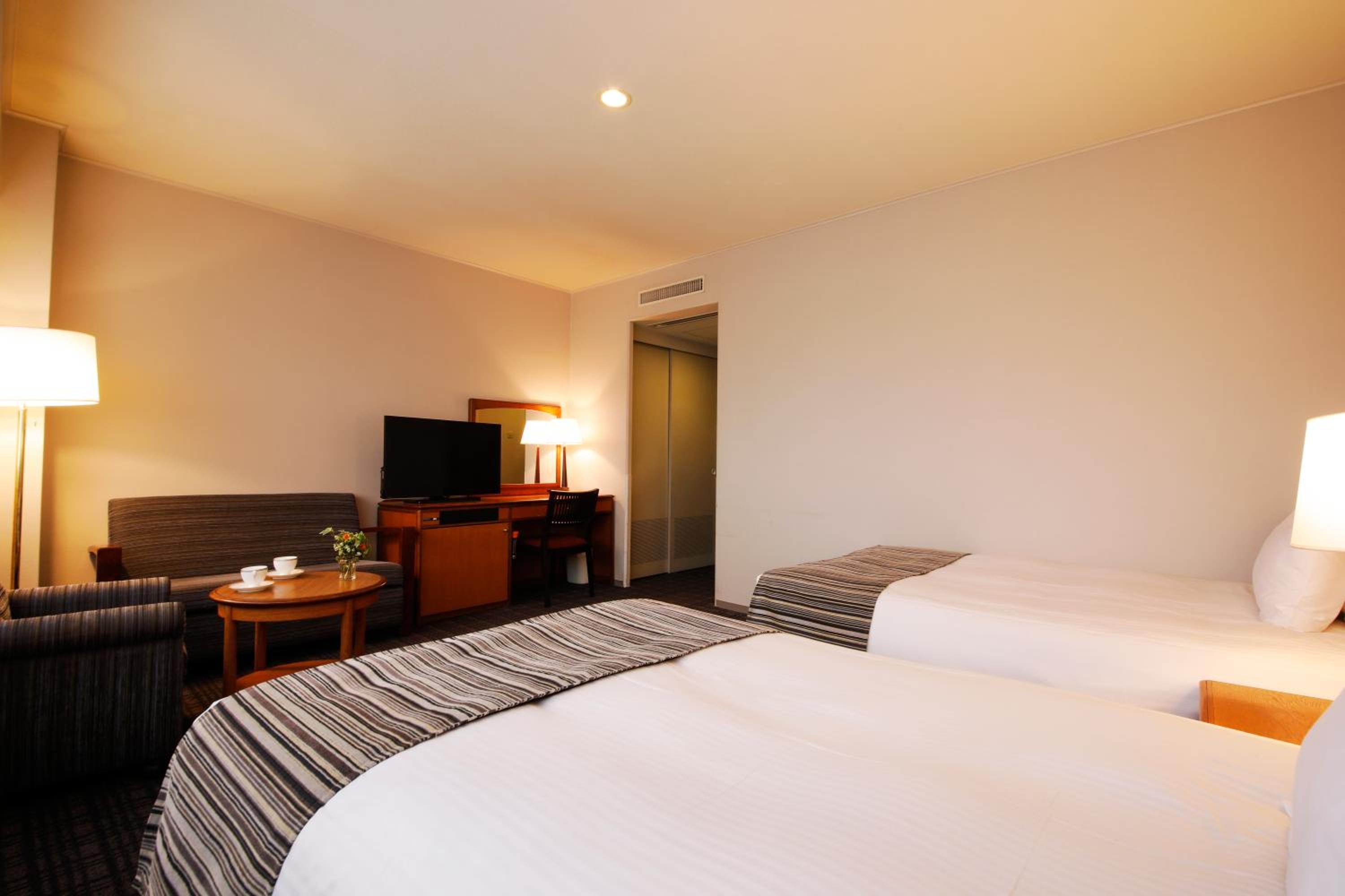 Large Twin Room - Photo 5