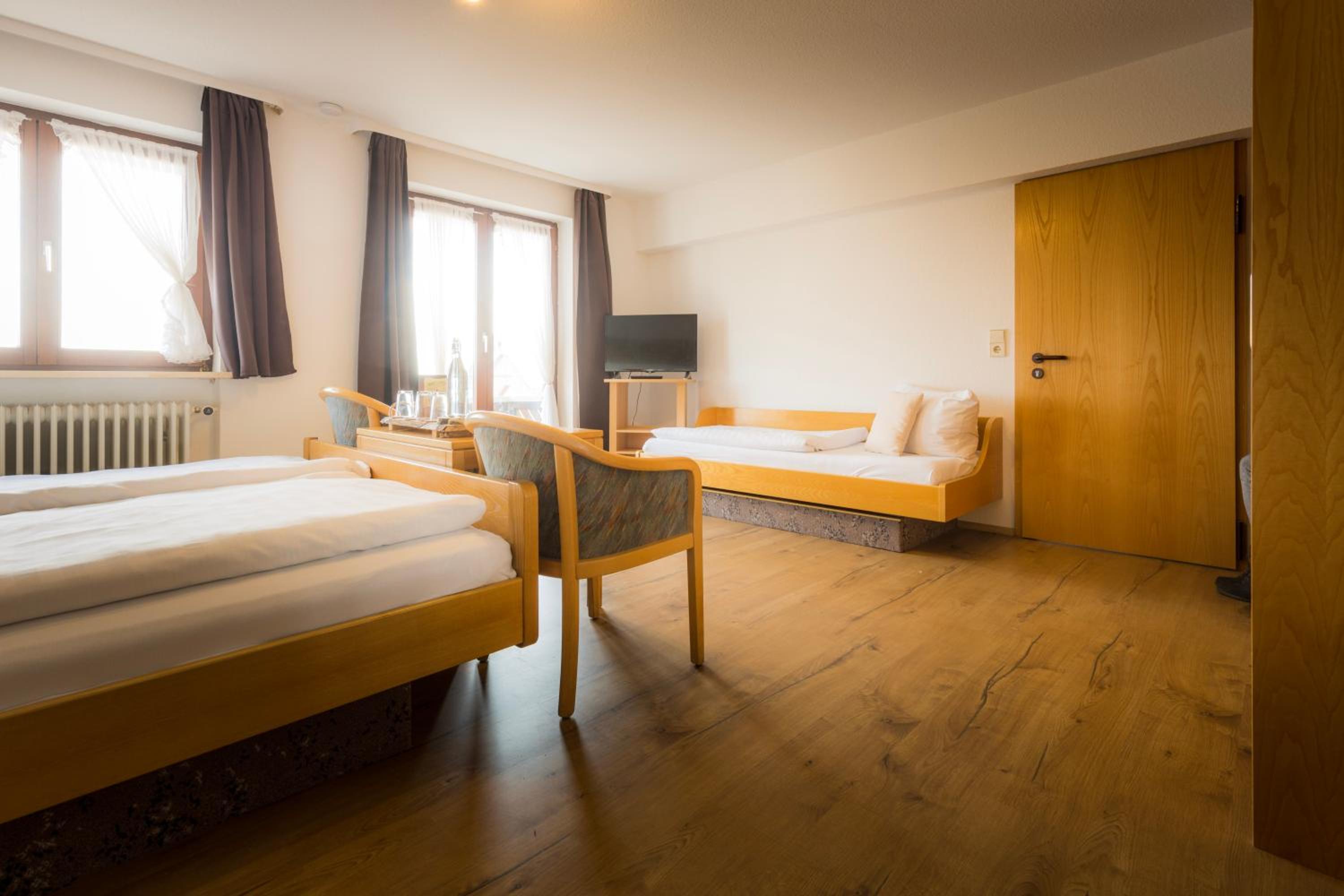 Triple Room with Balcony - Photo 3