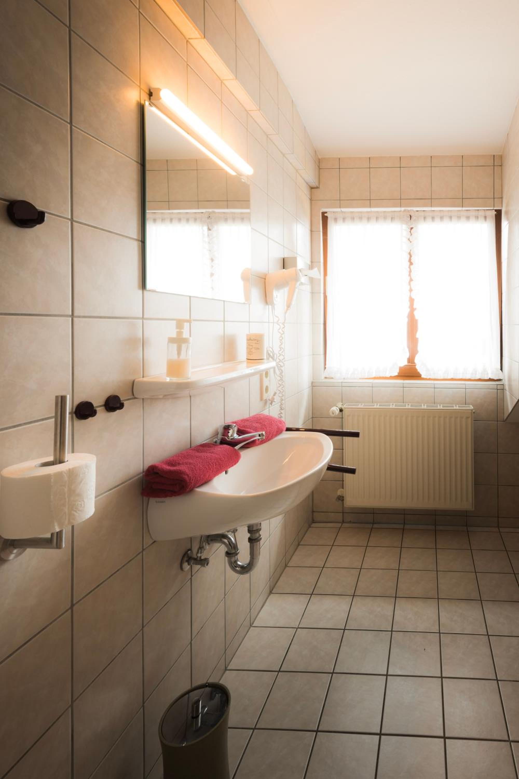 Triple Room with Balcony - Photo 7
