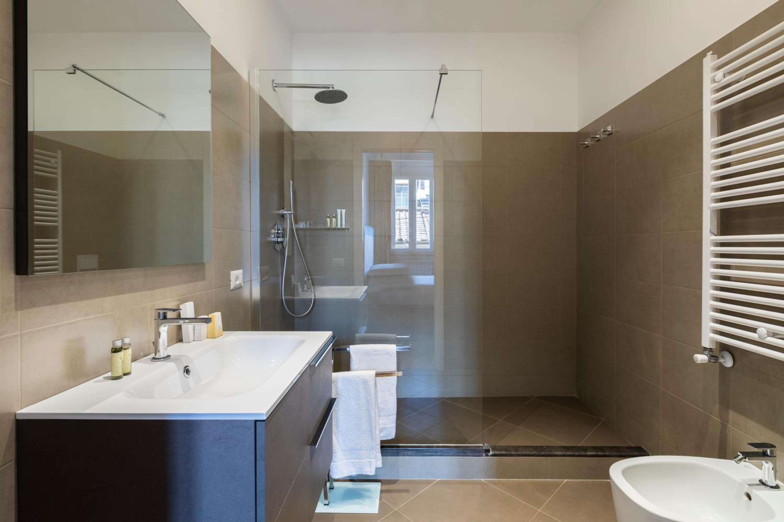 Deluxe Double Room with City View photo 3