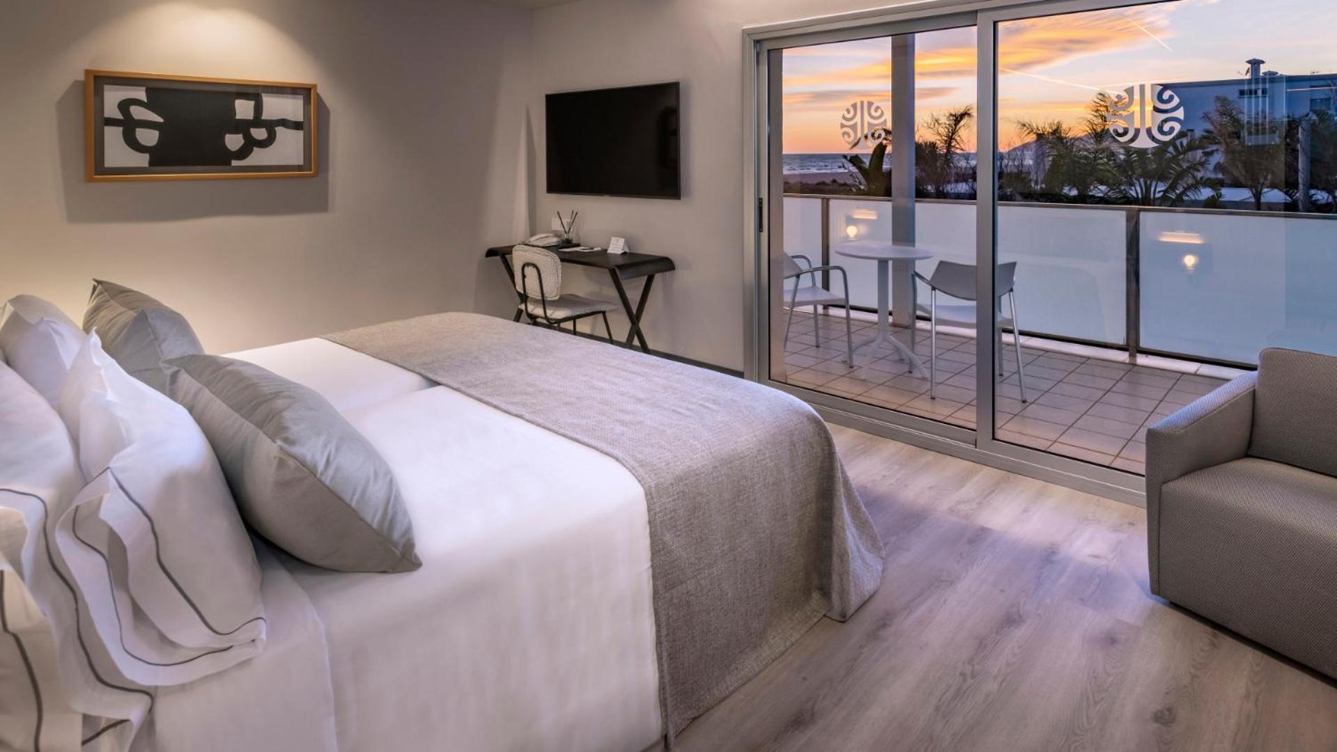 Double Room with Sea View - Photo 1