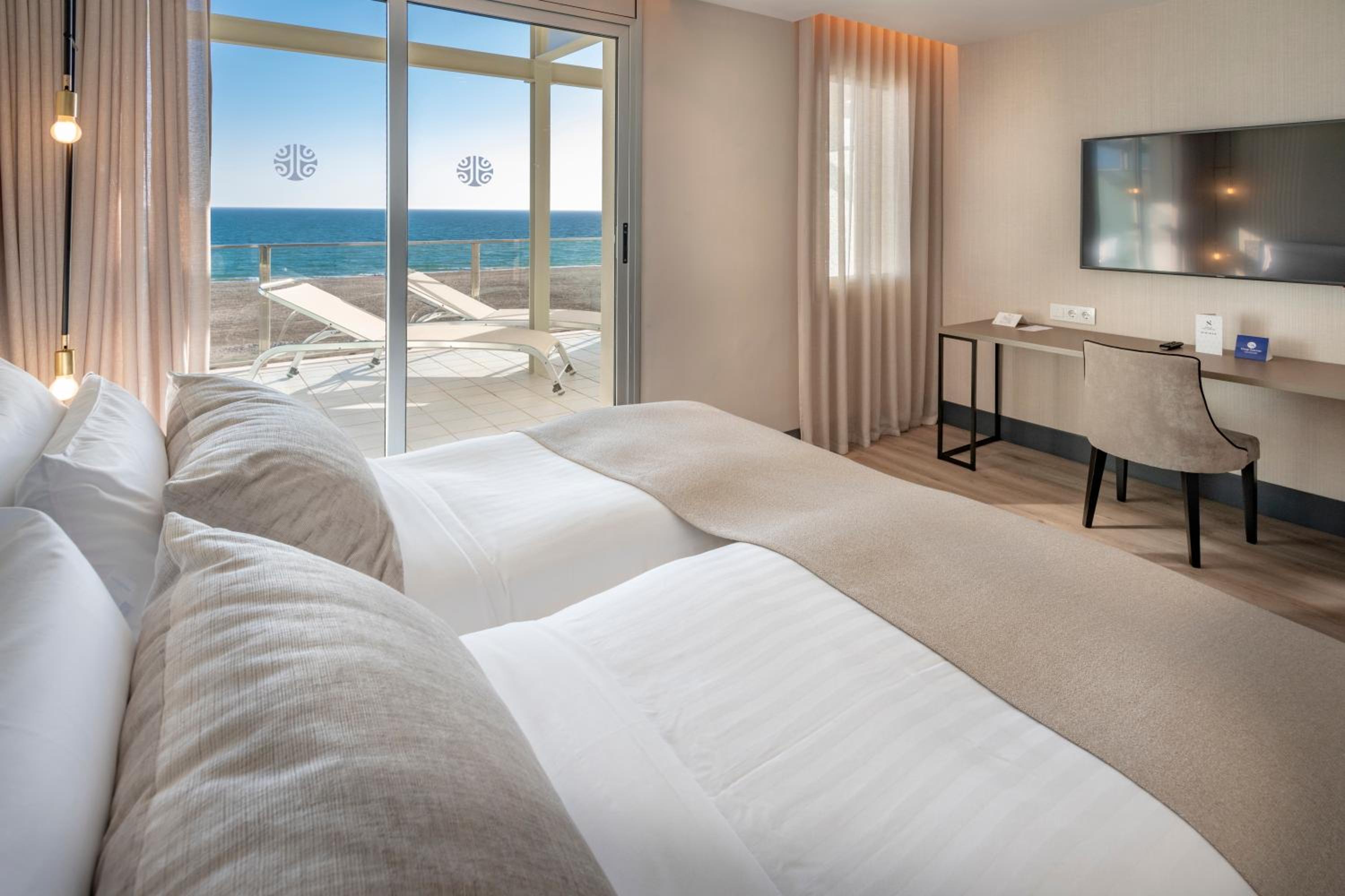 Double Room with Sea View - Photo 2
