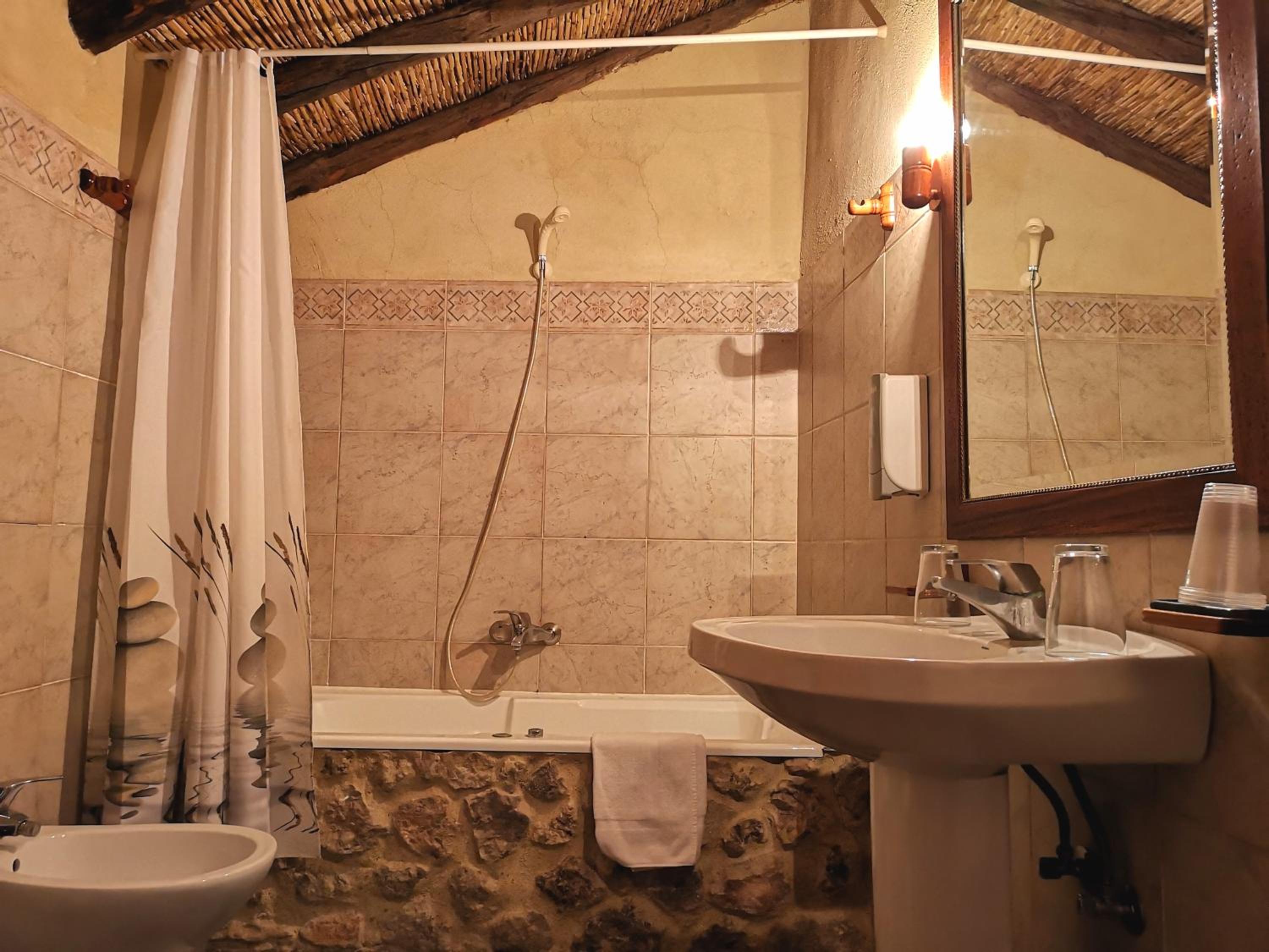 Twin Room with Bath photo 2
