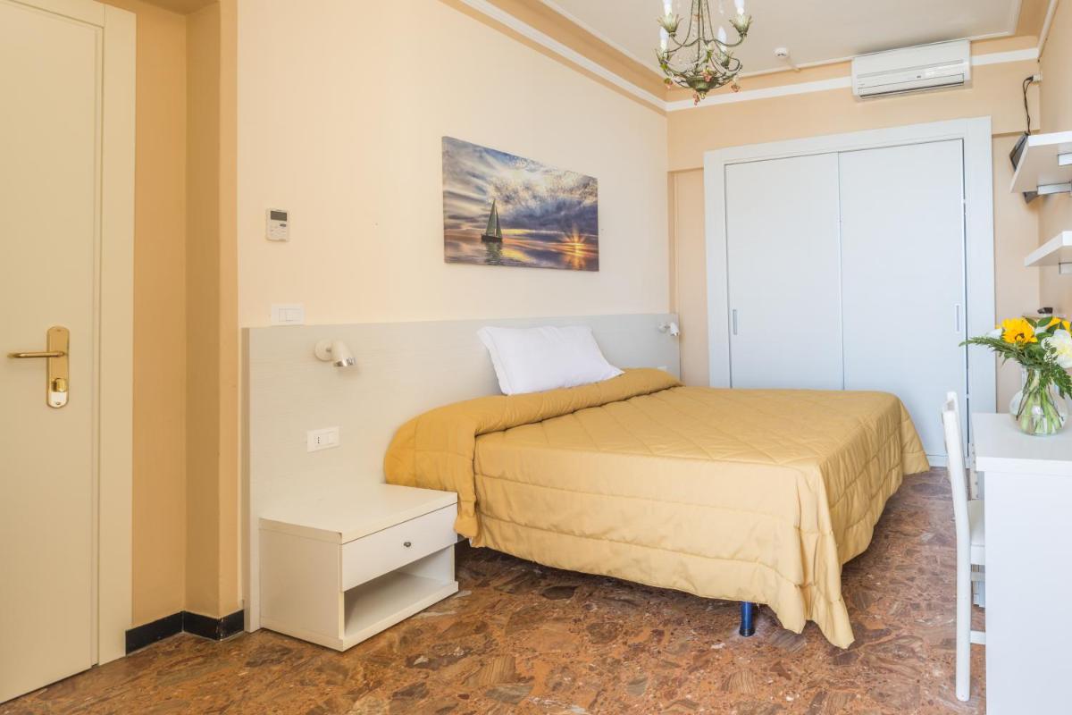 Double Room with Sea View photo 2