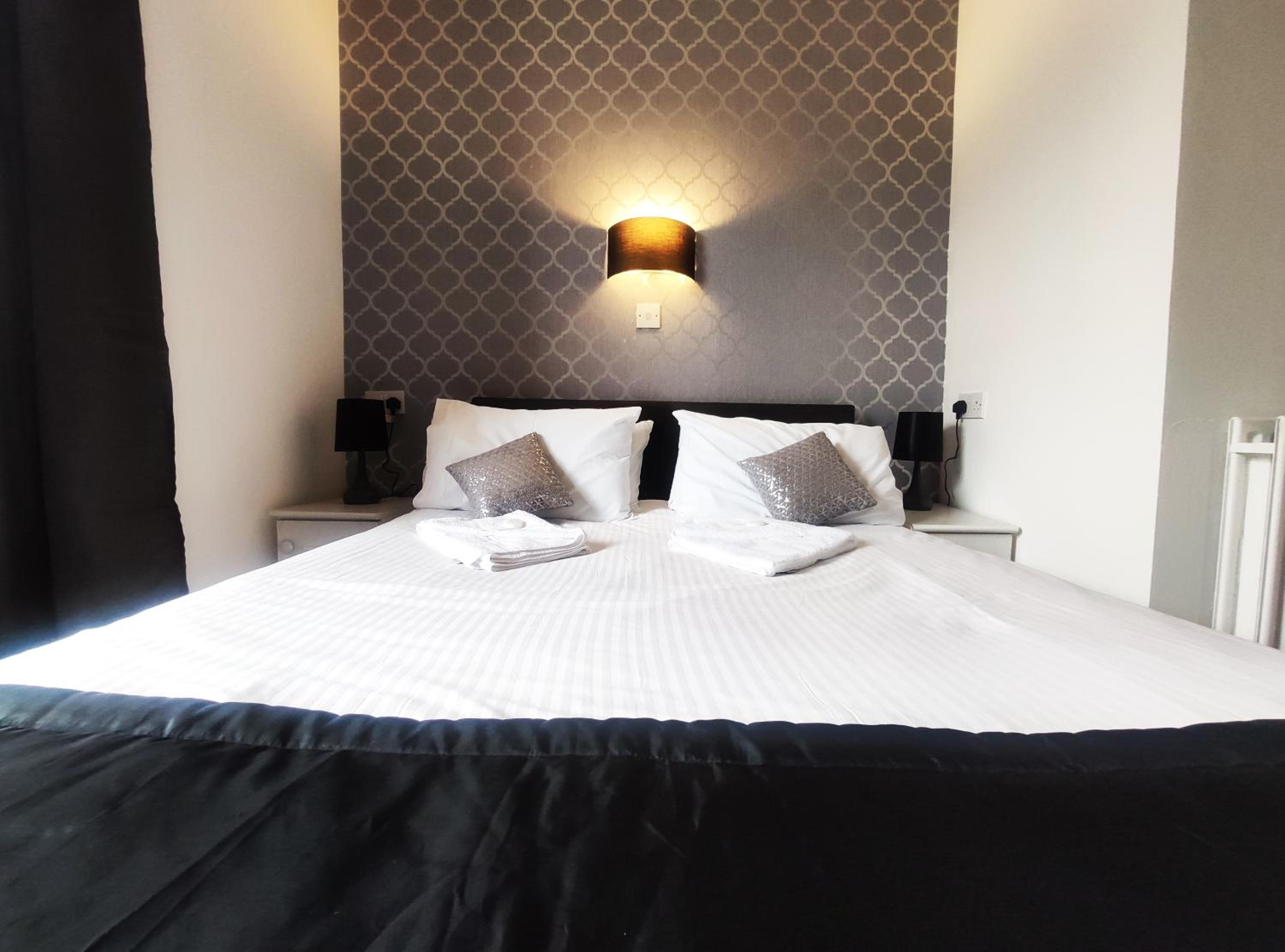 Suite - Photo 1