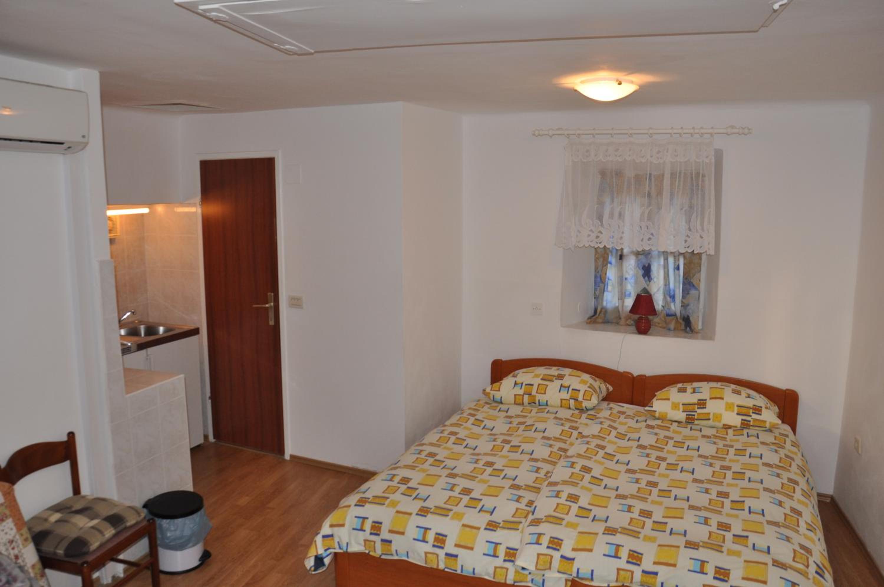 Studio Apartment with Balcony and Sea View - Peline 13