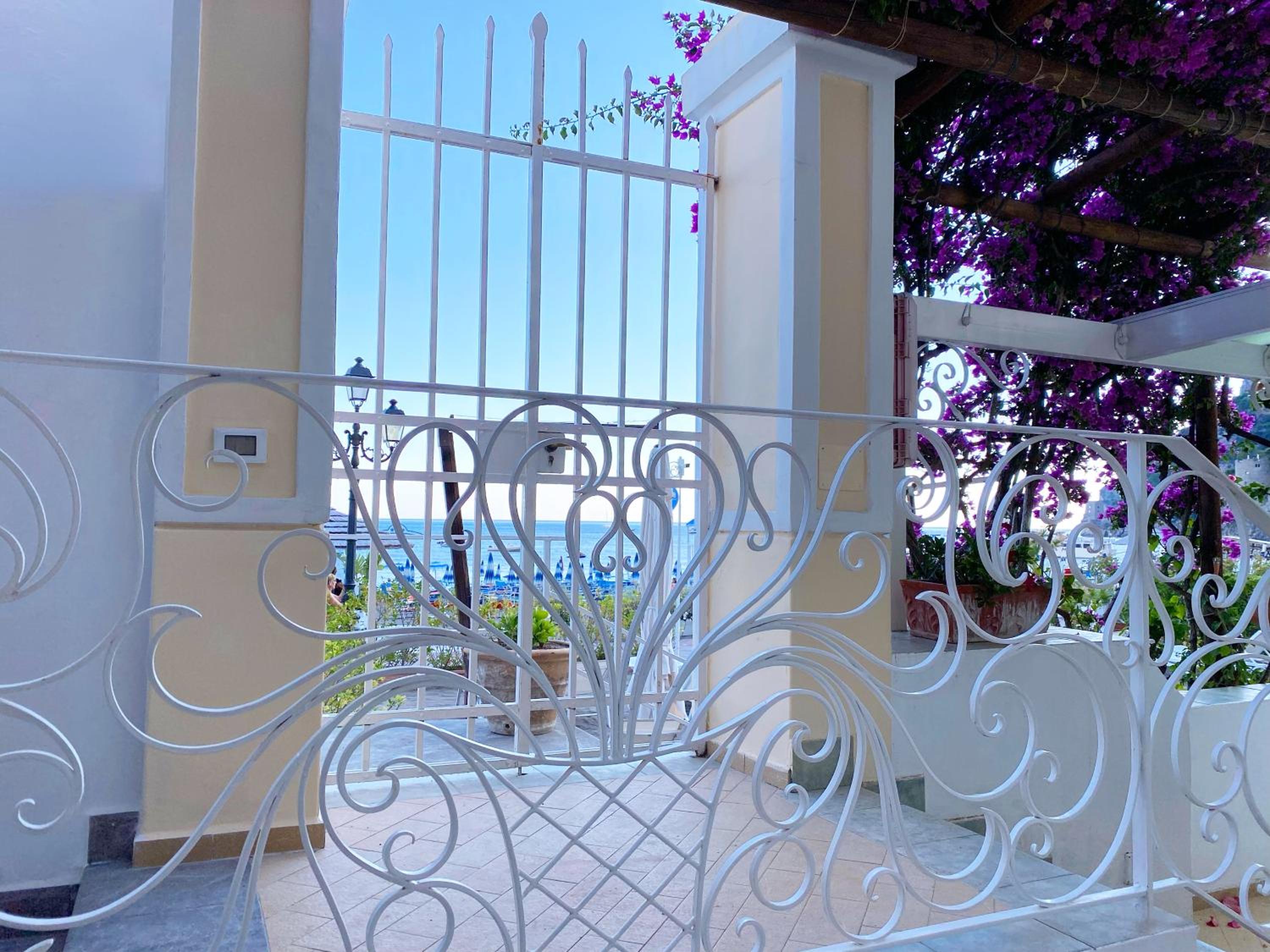 Double Room with Partial Sea View - Photo 4