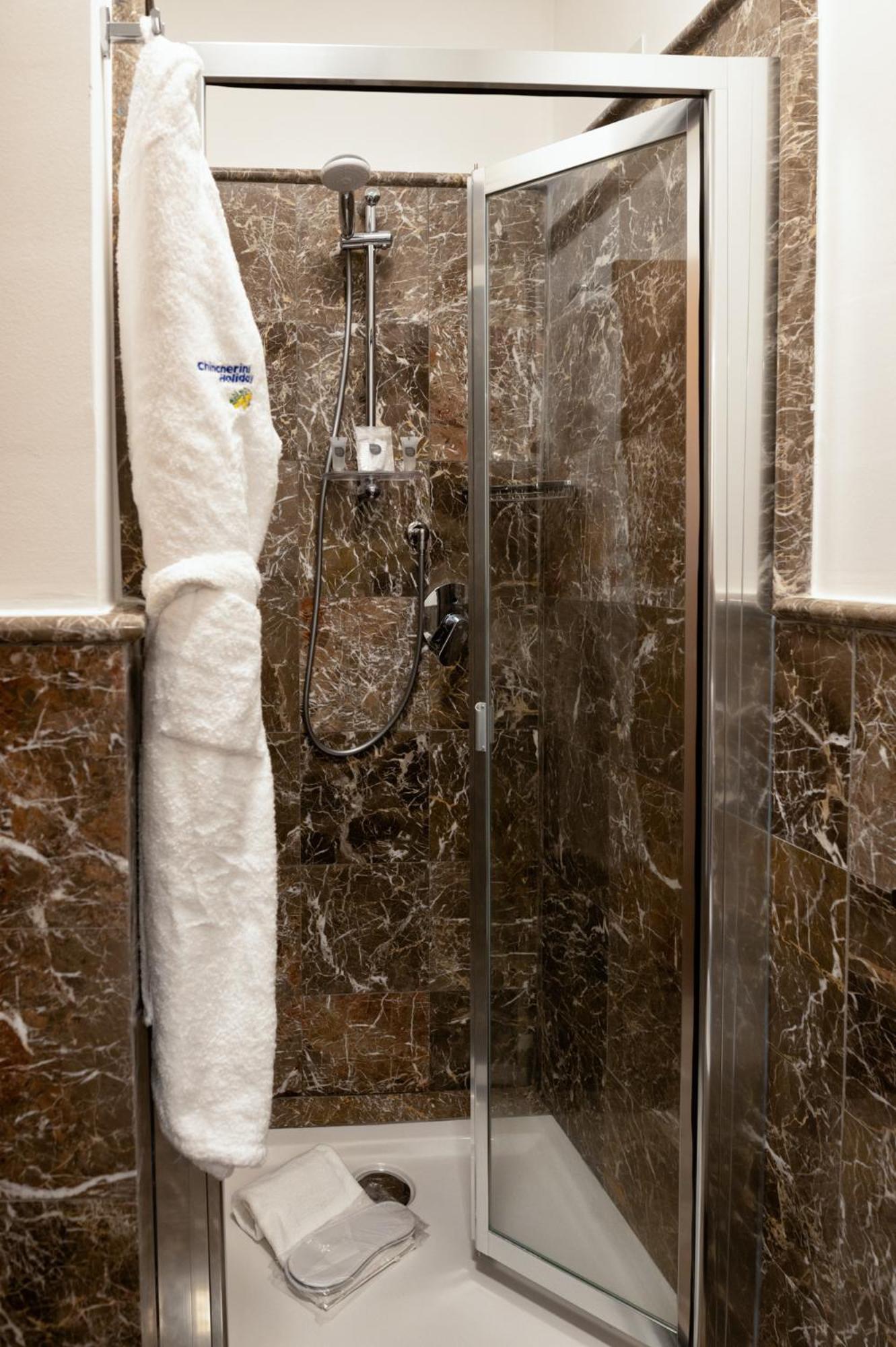 Double or Twin Room - Photo 4