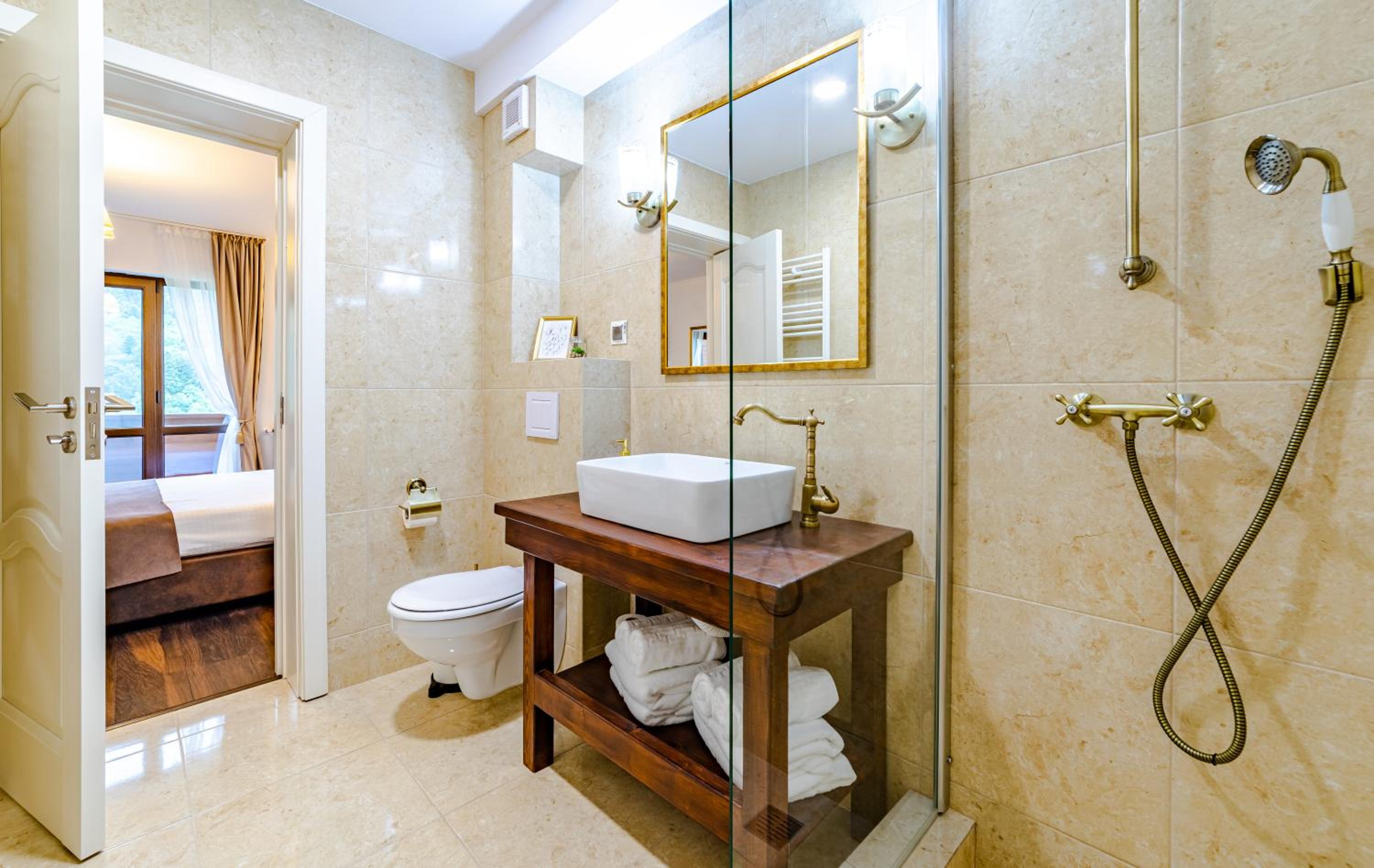 Suite with Mountain View - Photo 10