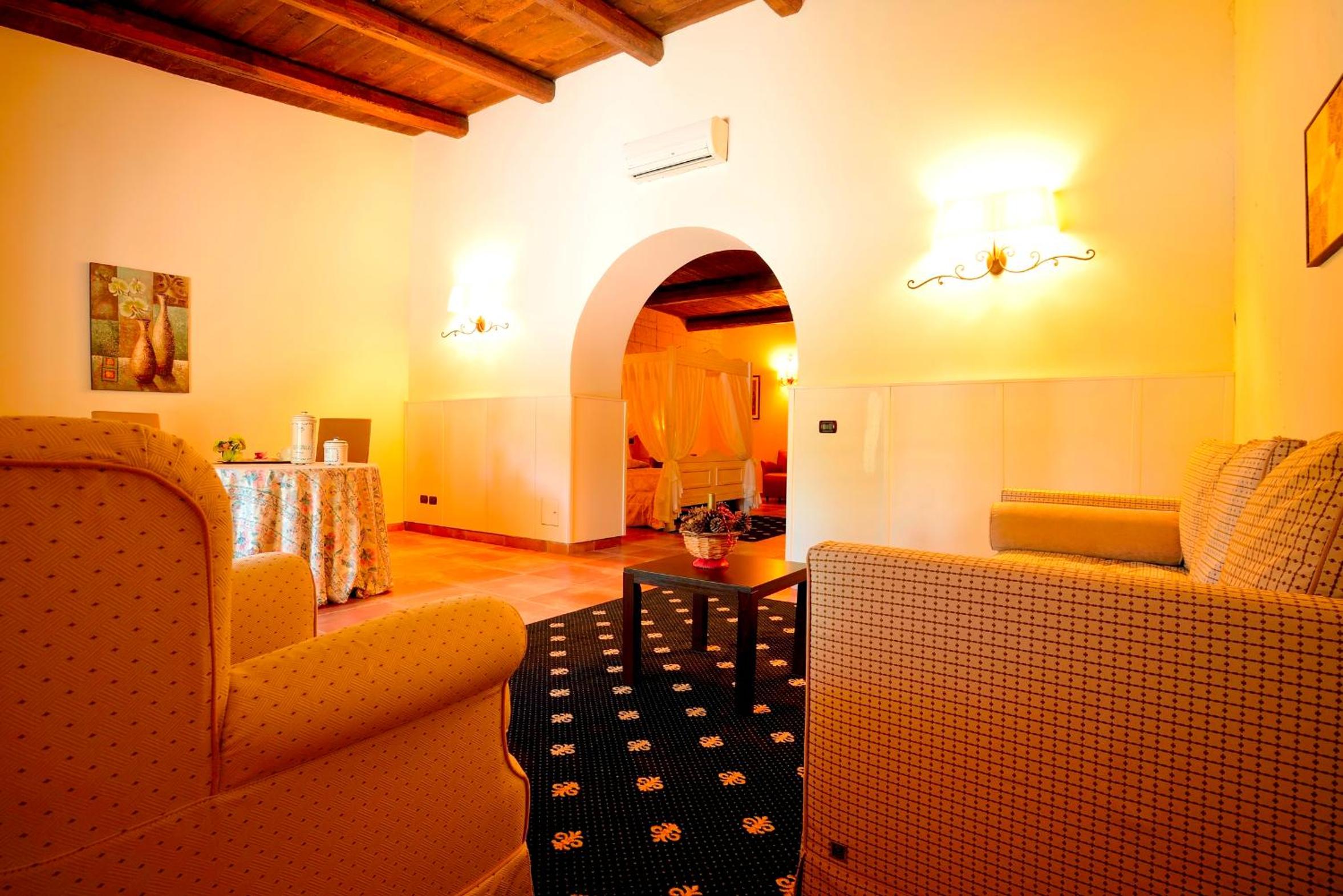 Suite - Photo 2