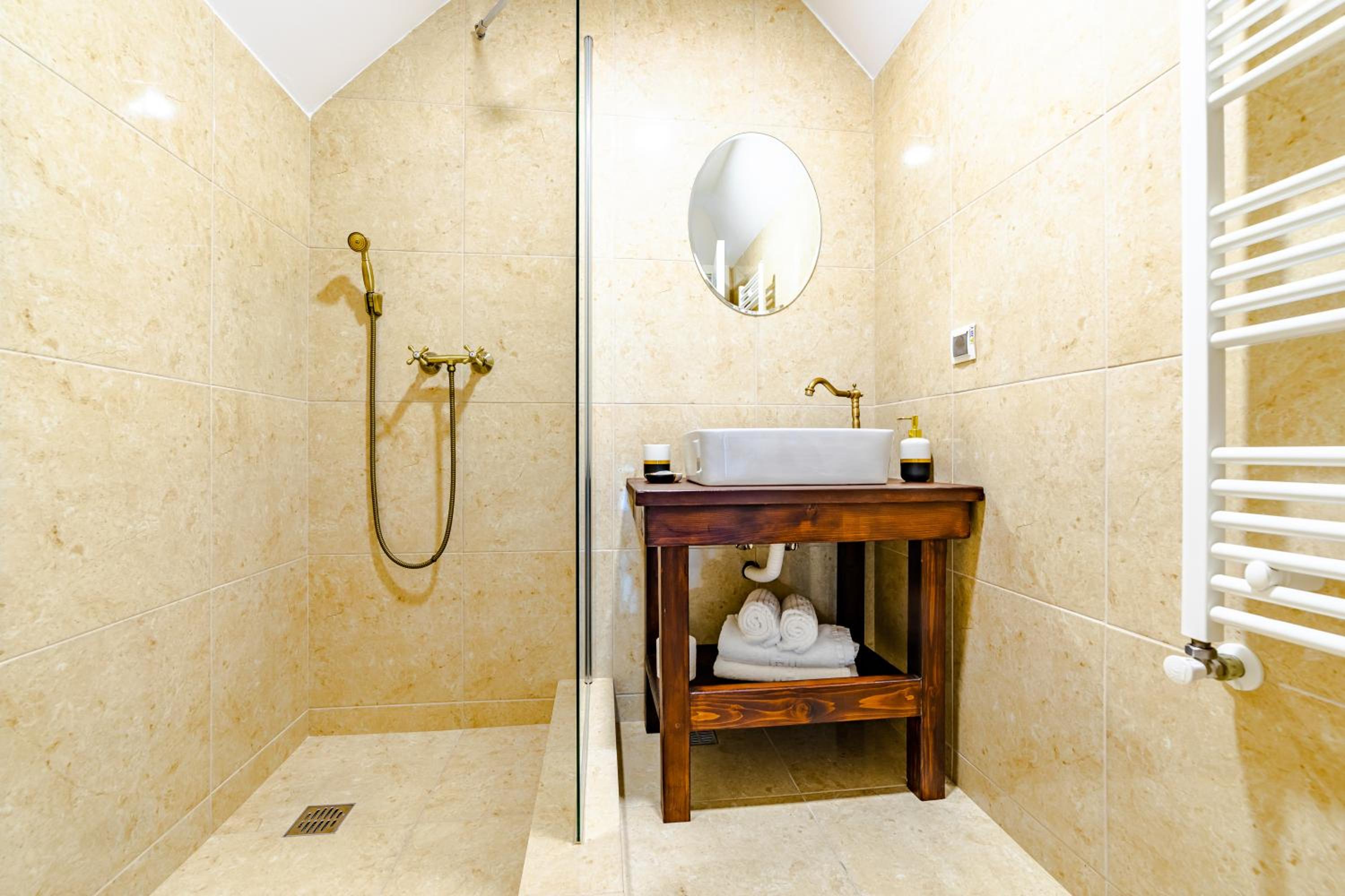 Suite with Mountain View - Photo 4