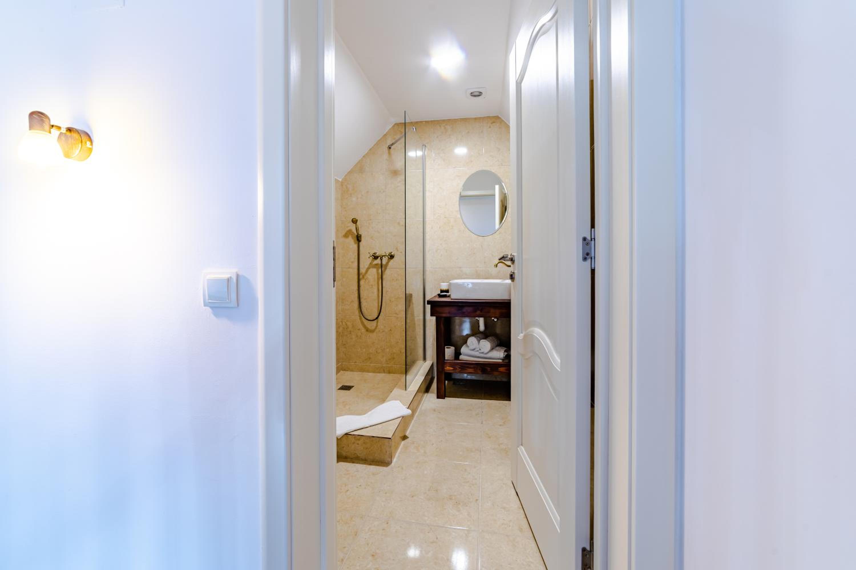Suite with Mountain View - Photo 5