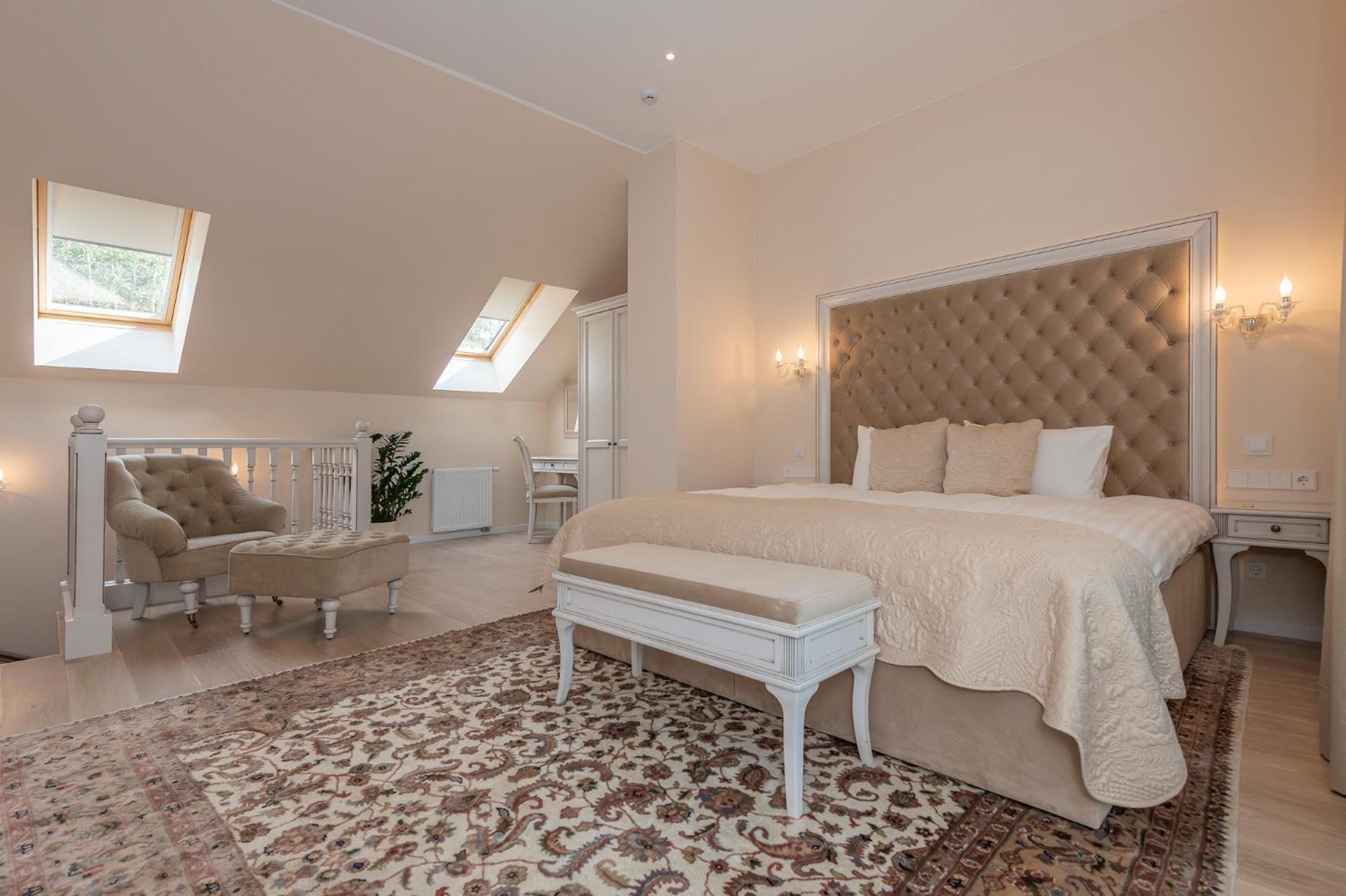 Luxury Suite - Photo 1
