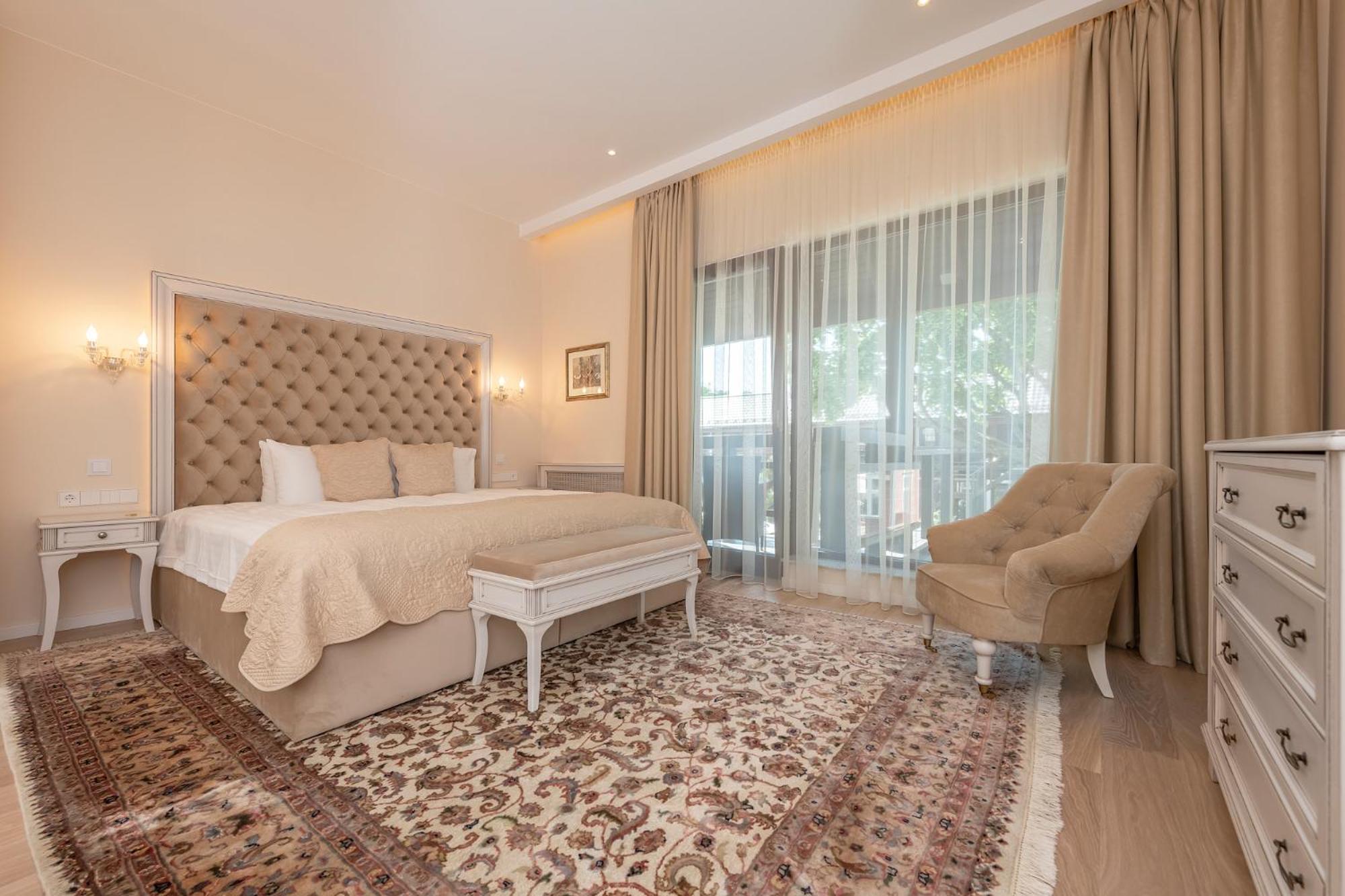 Luxury Suite - Photo 4