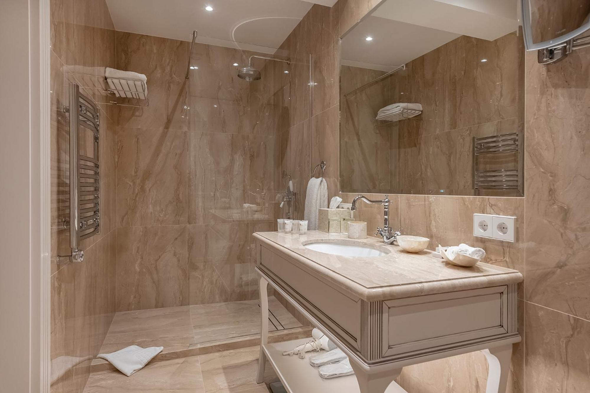 Junior Suite - Photo 16