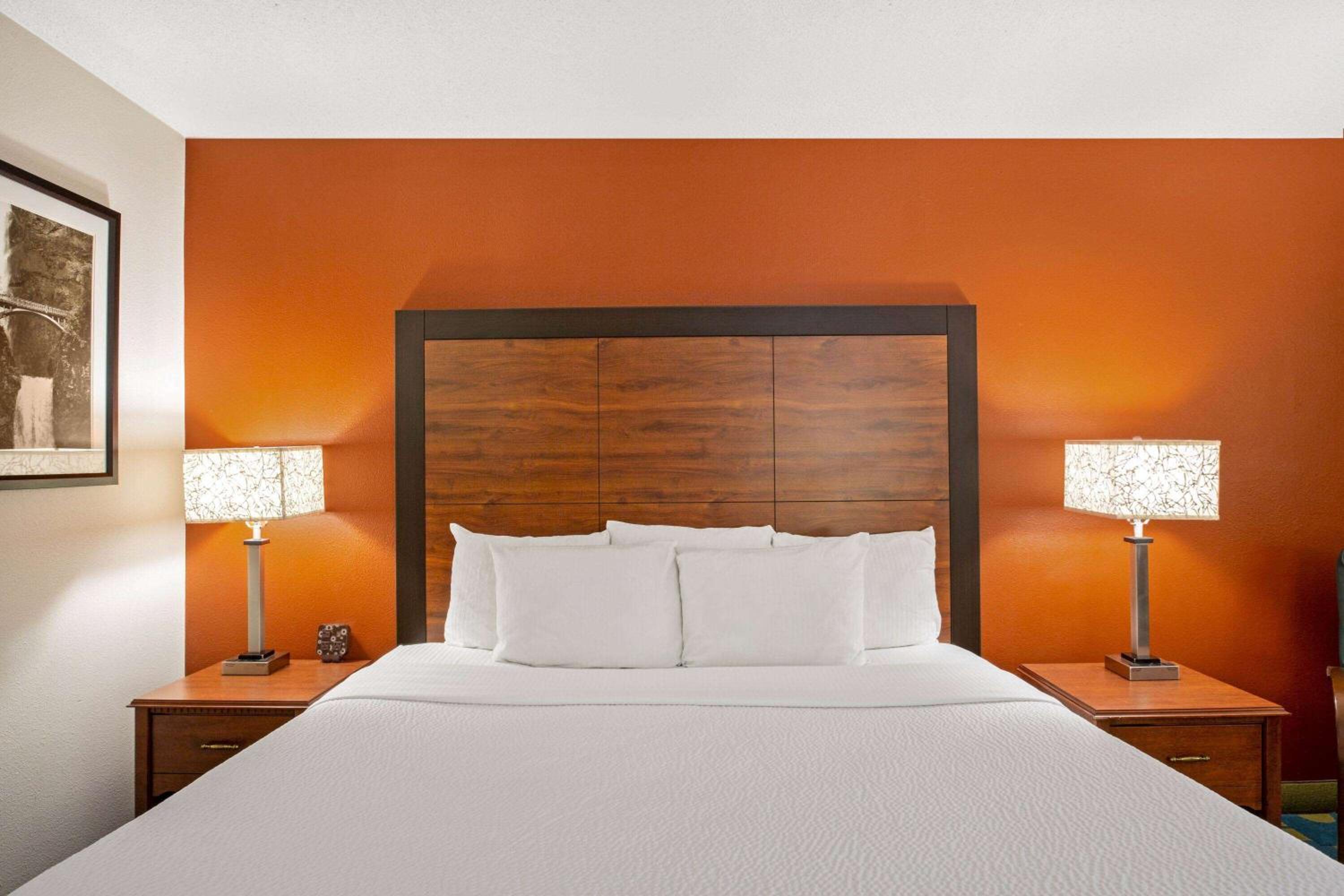 Deluxe King Room - Photo 2