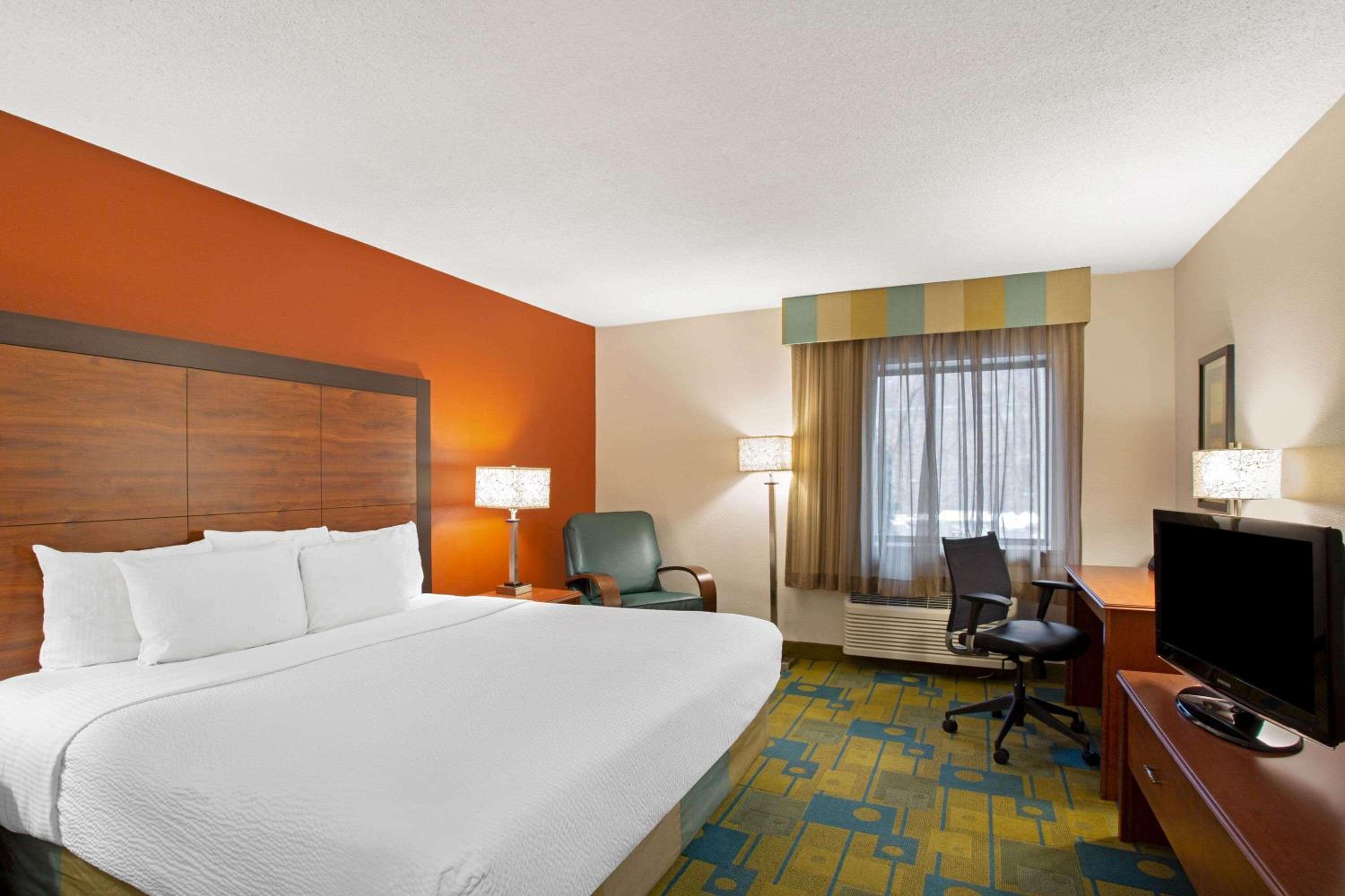 Deluxe King Room - Photo 1