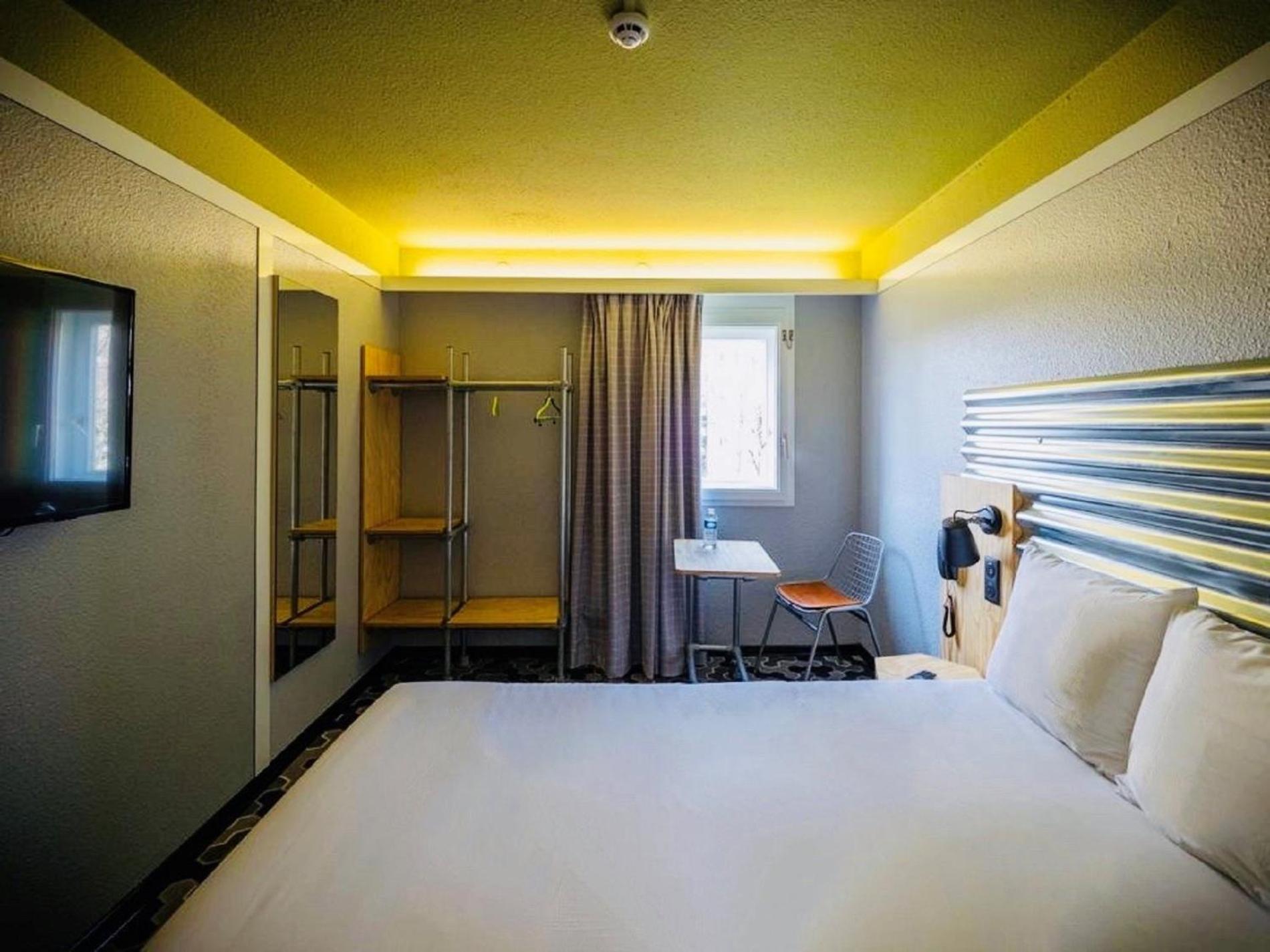 Standard Double Room - Photo 8