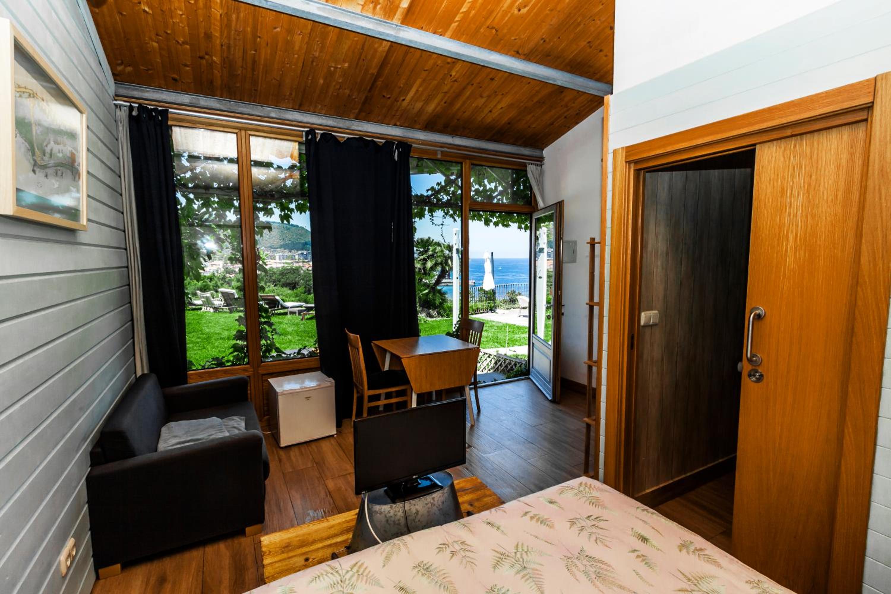 Habitación Doble o con Dos Camas con Vista Parcial al Mar